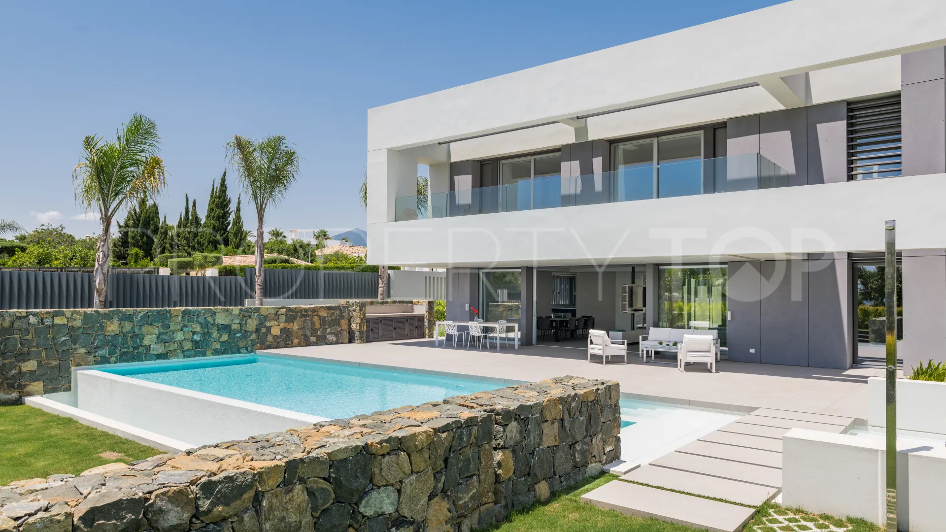Altos de Puente Romano 6 bedrooms villa for sale