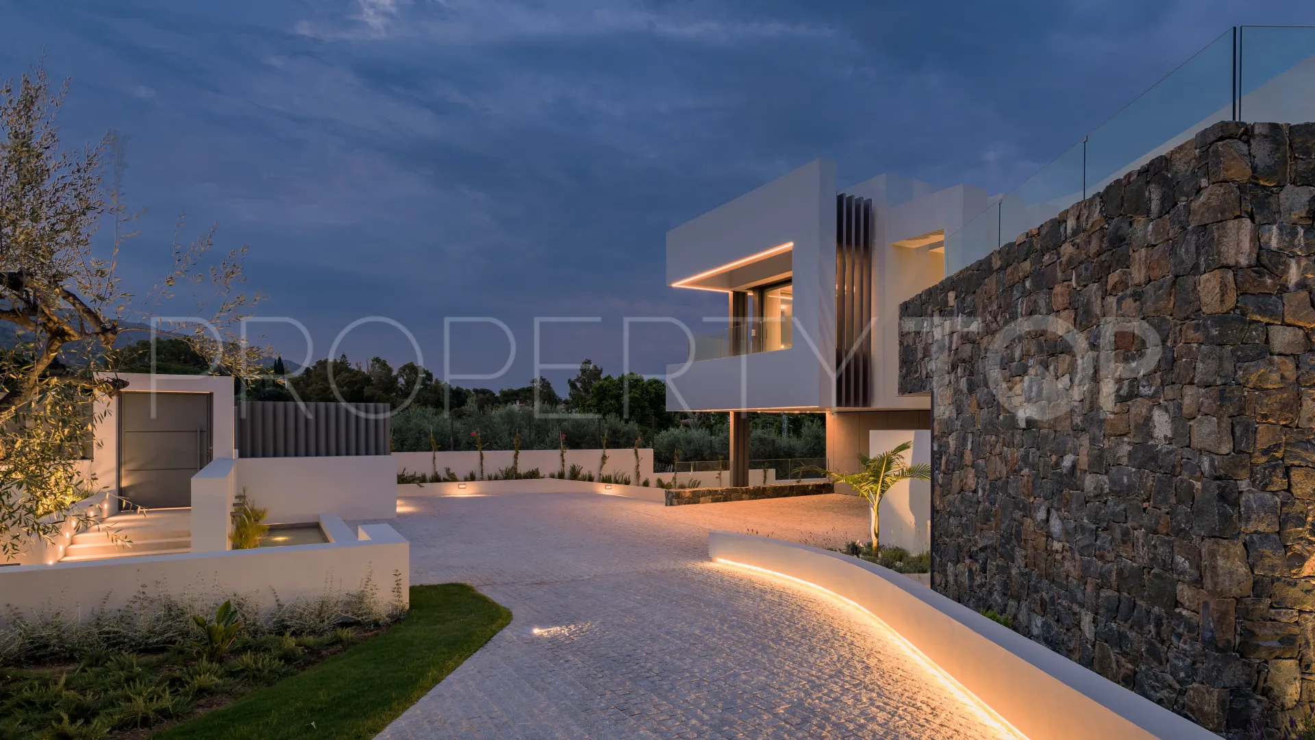 Altos de Puente Romano 6 bedrooms villa for sale