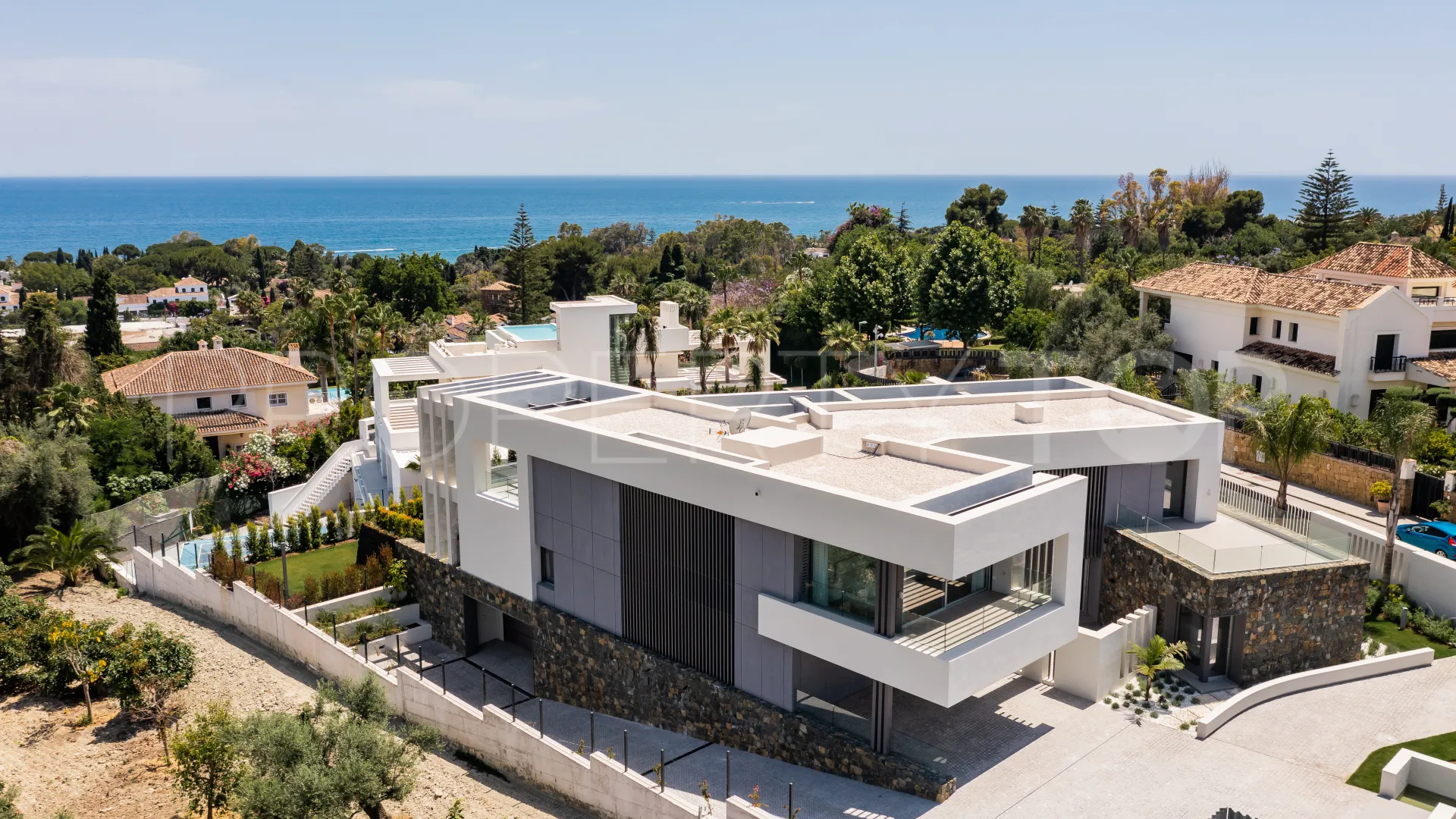 Altos de Puente Romano 6 bedrooms villa for sale