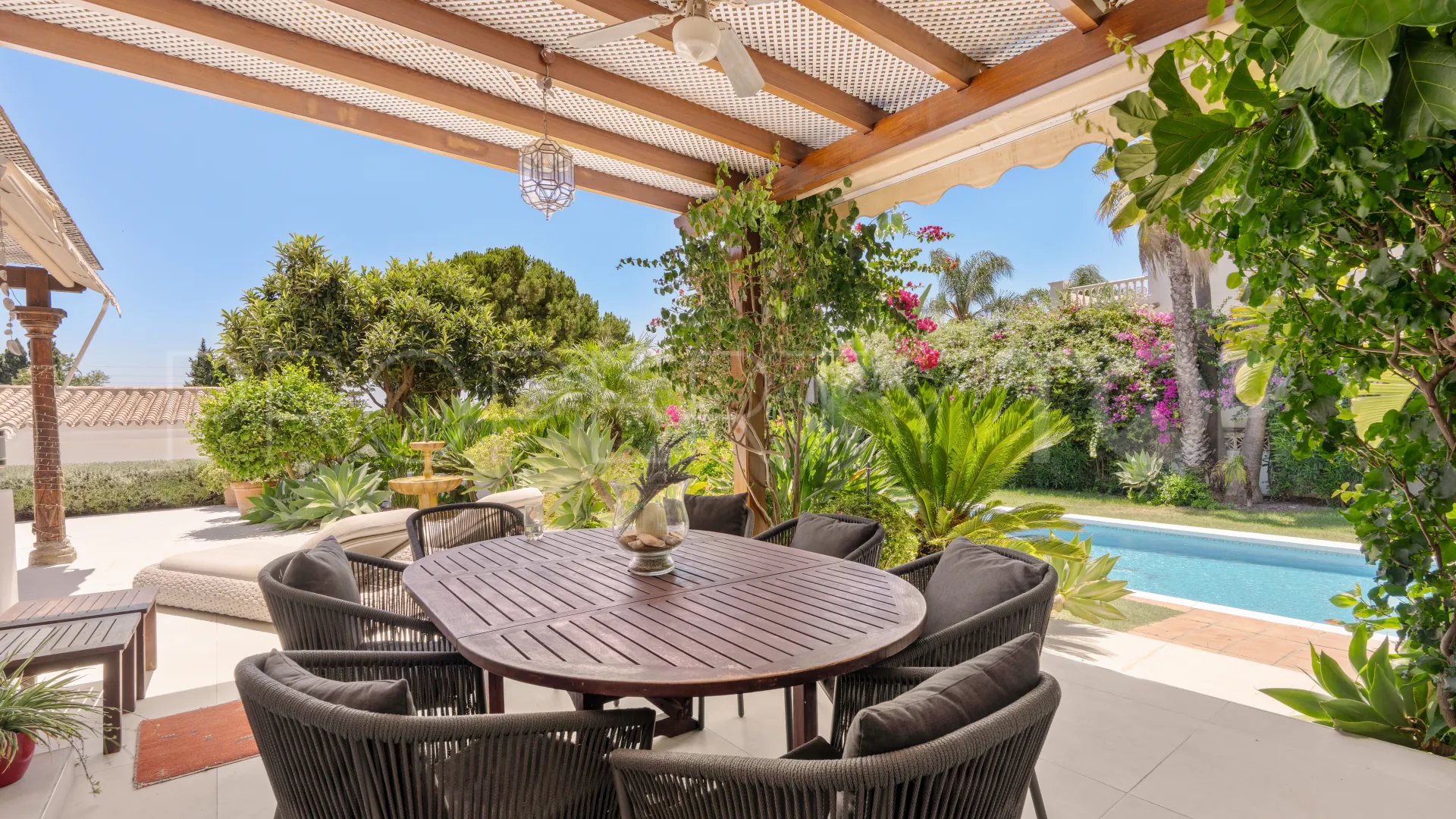 Llanos de Nagueles, villa de 5 dormitorios en venta