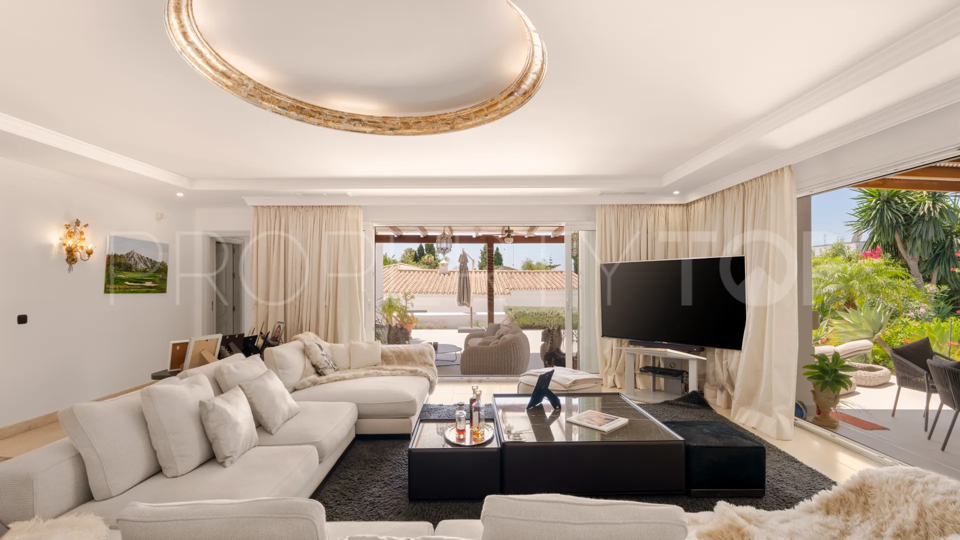 Llanos de Nagueles, villa de 5 dormitorios en venta