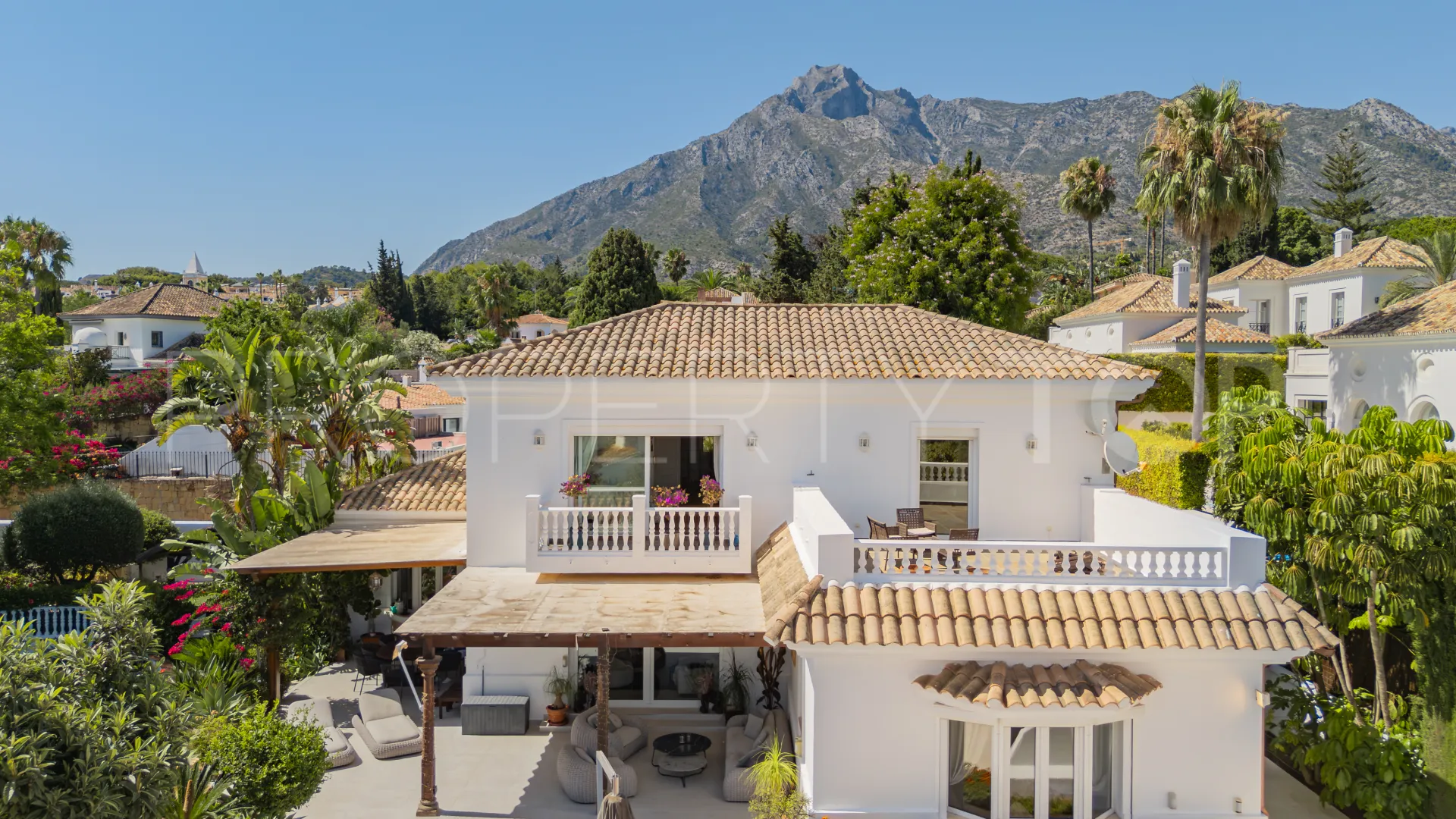 Llanos de Nagueles, villa de 5 dormitorios en venta