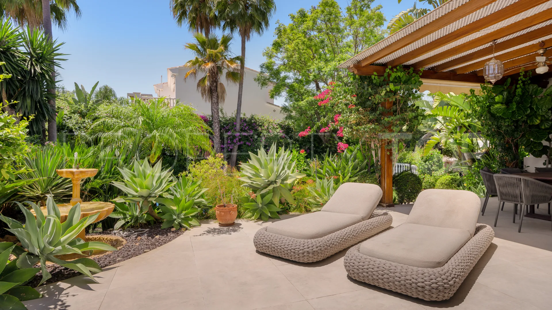 Llanos de Nagueles, villa de 5 dormitorios en venta