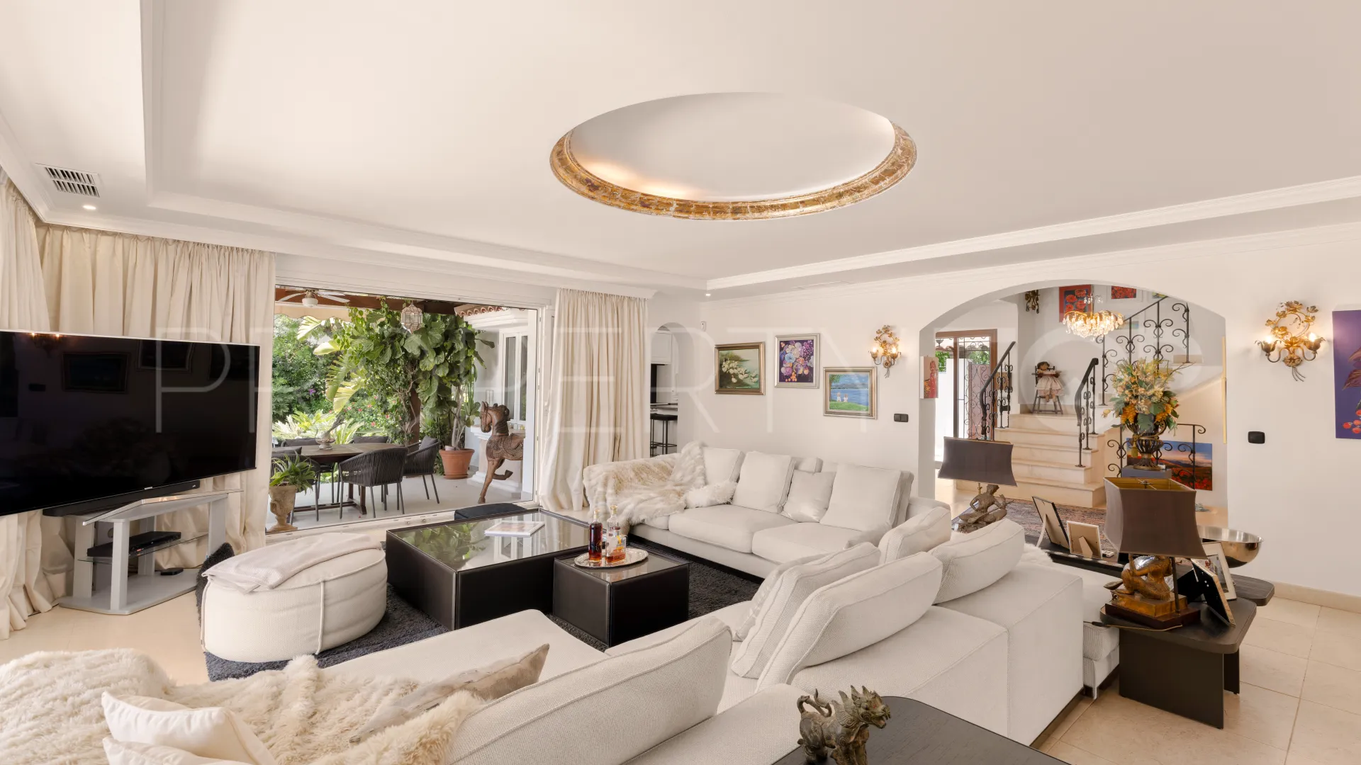 Llanos de Nagueles, villa de 5 dormitorios en venta