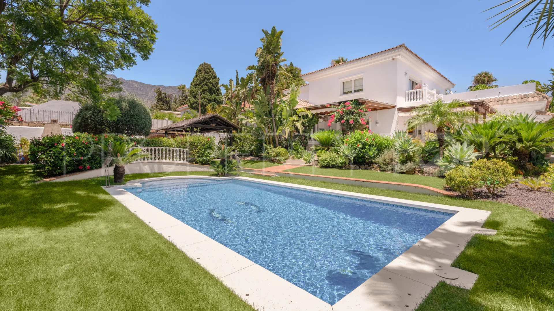 Llanos de Nagueles, villa de 5 dormitorios en venta