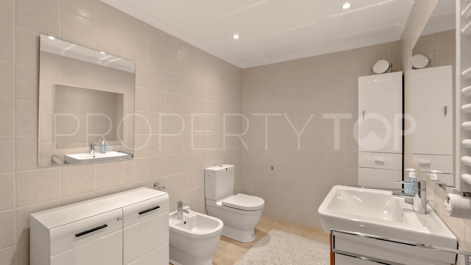 Llanos de Nagueles, villa de 5 dormitorios en venta