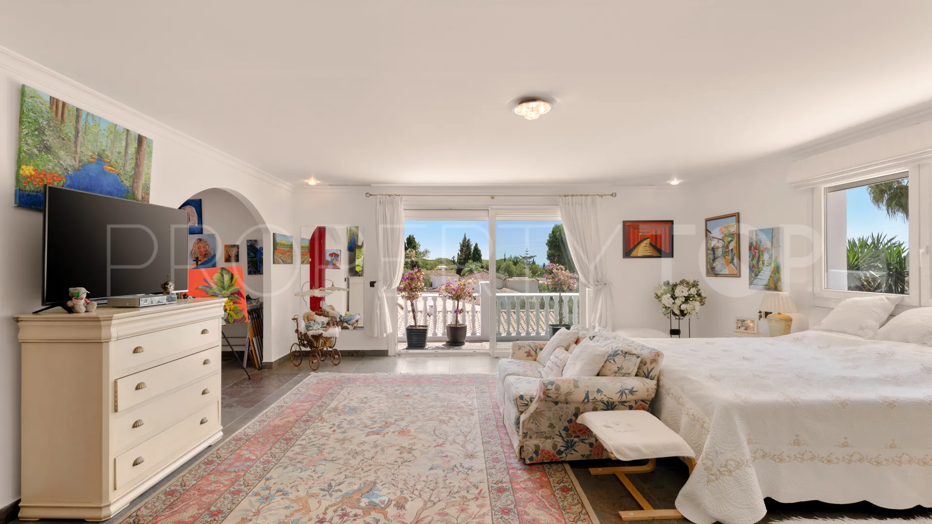 Llanos de Nagueles, villa de 5 dormitorios en venta