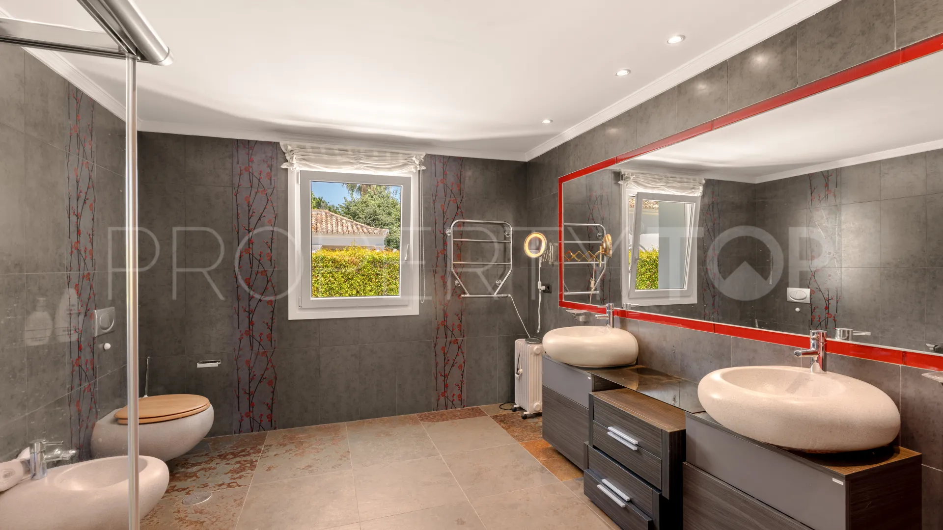 Llanos de Nagueles, villa de 5 dormitorios en venta