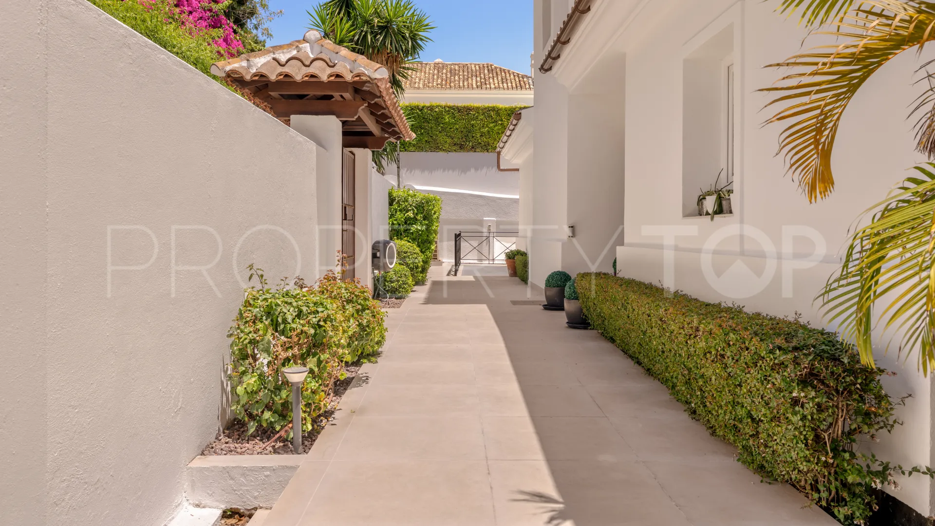 Llanos de Nagueles, villa de 5 dormitorios en venta