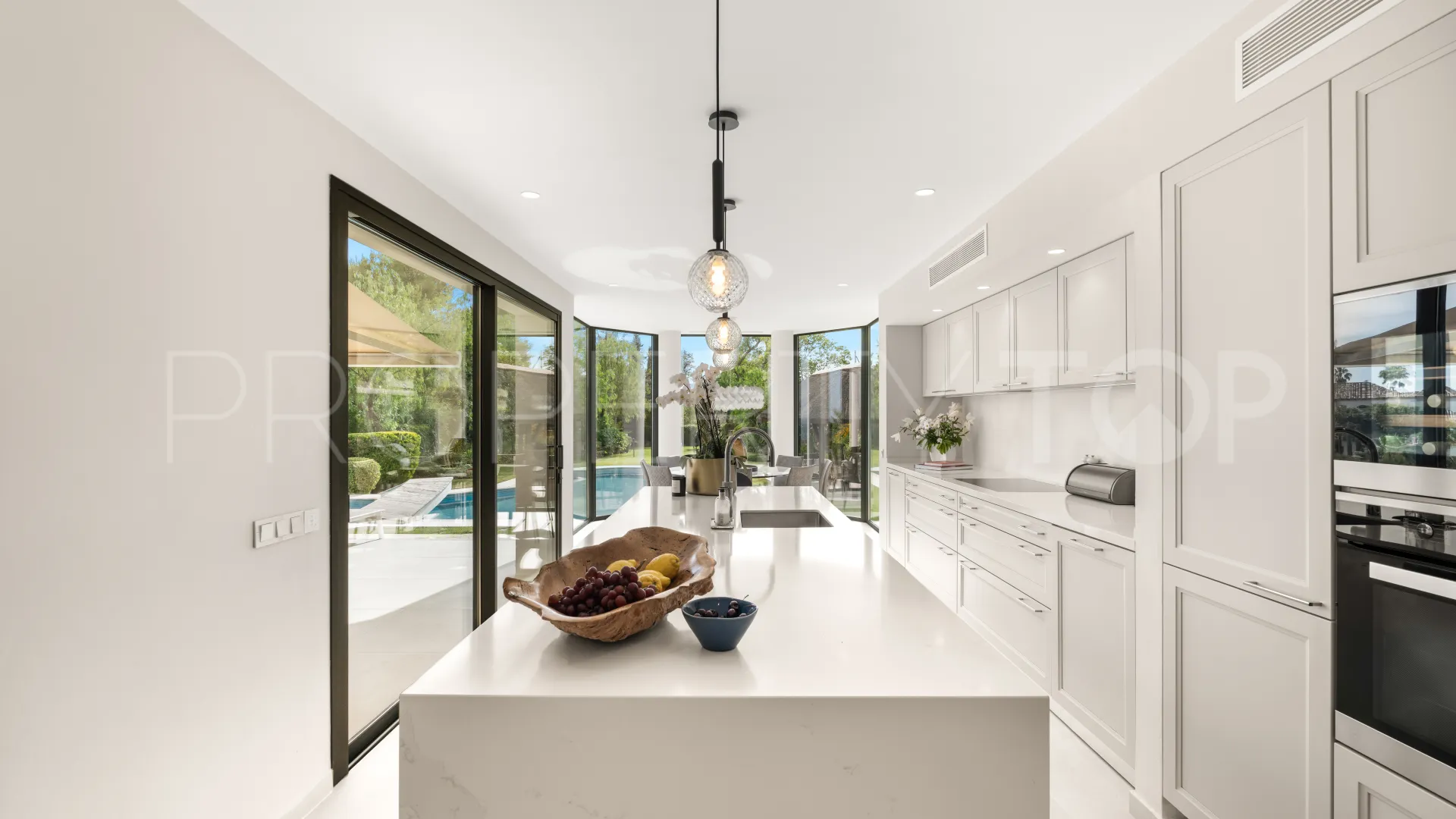 Villa in Marbella Hill Club for sale