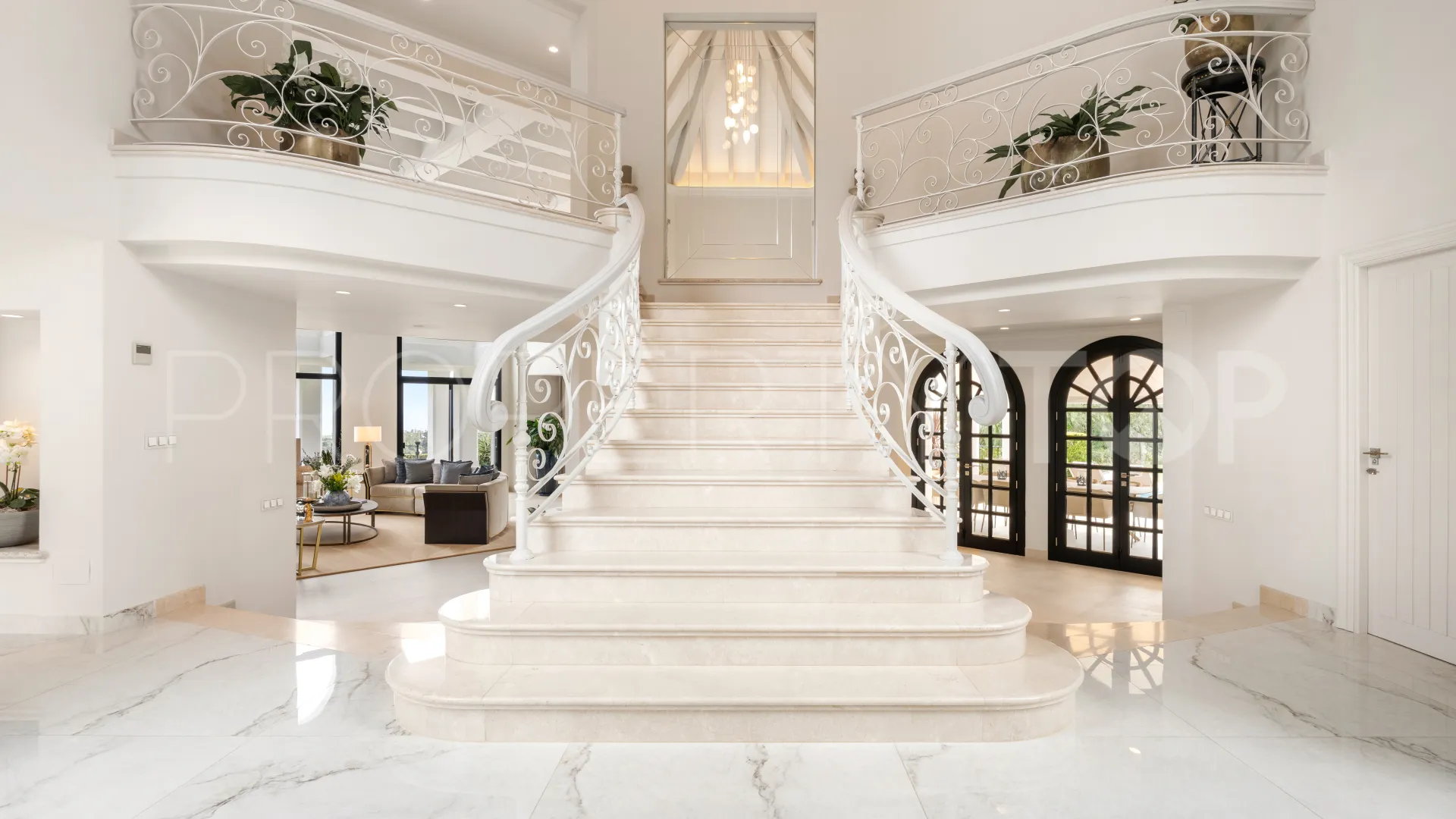 Villa in Marbella Hill Club for sale
