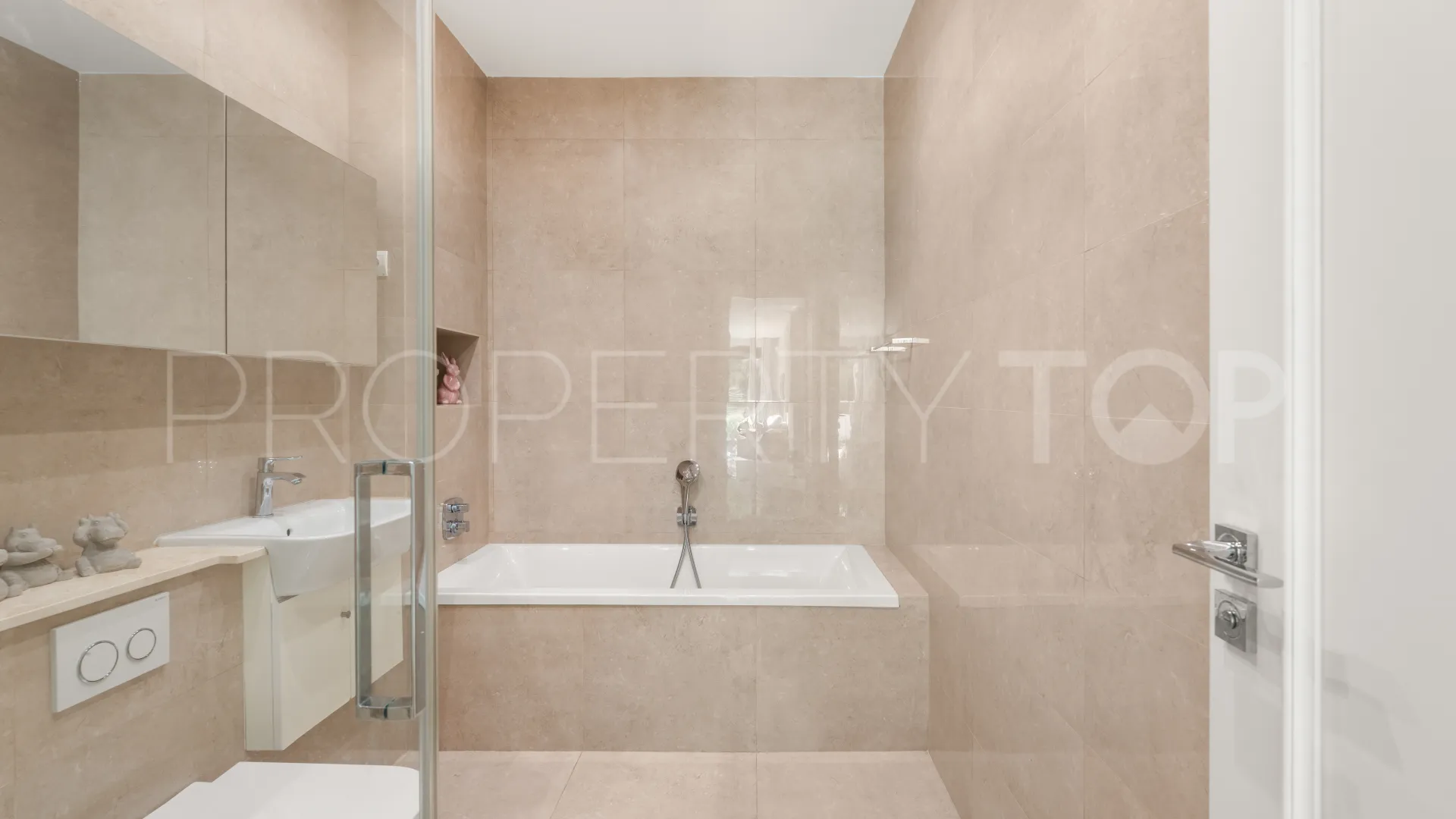 Villa in Marbella Hill Club for sale