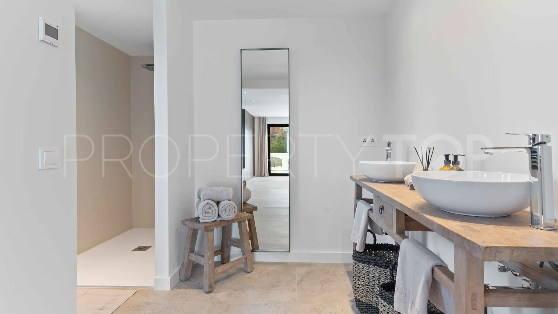 Comprar villa con 5 dormitorios en Guadalmina Baja