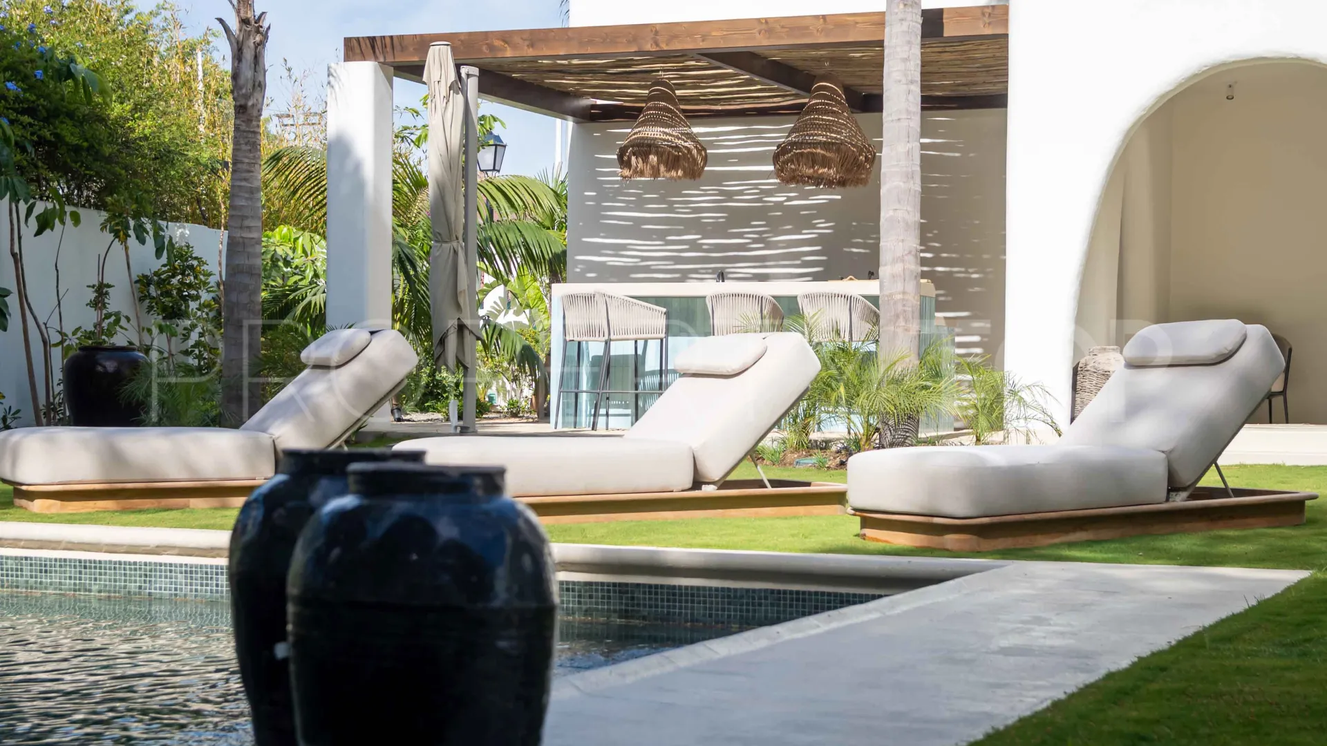 Comprar villa con 5 dormitorios en Guadalmina Baja