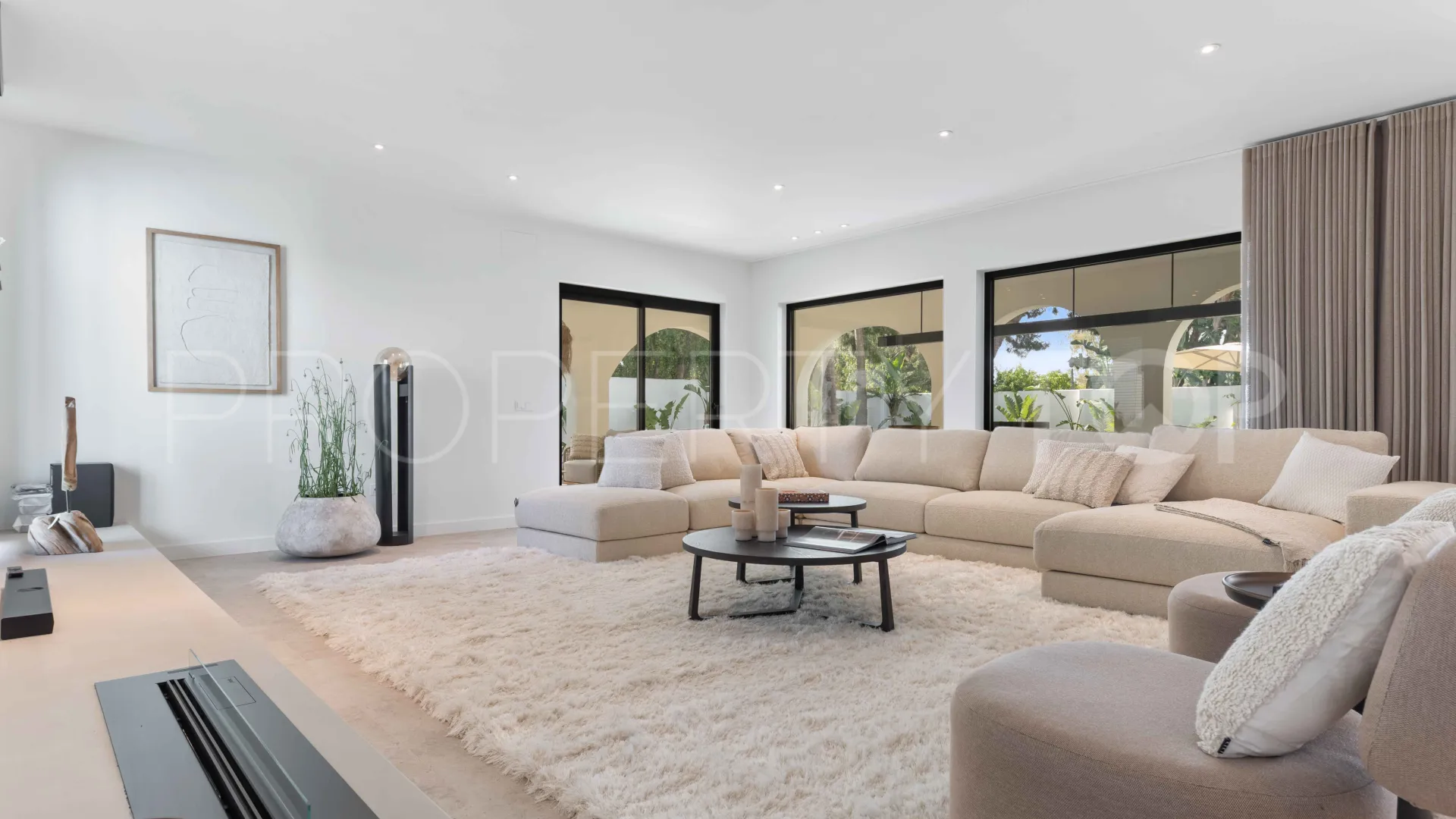Comprar villa con 5 dormitorios en Guadalmina Baja