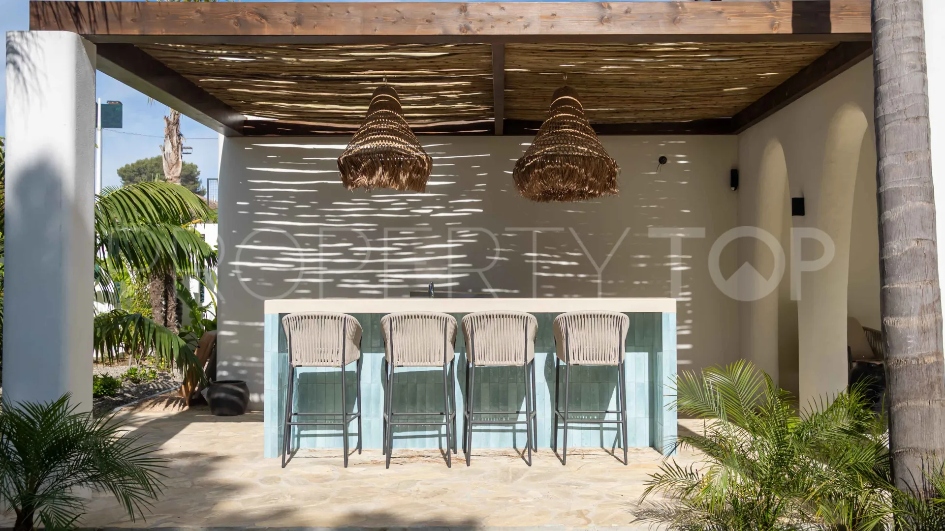 Comprar villa con 5 dormitorios en Guadalmina Baja