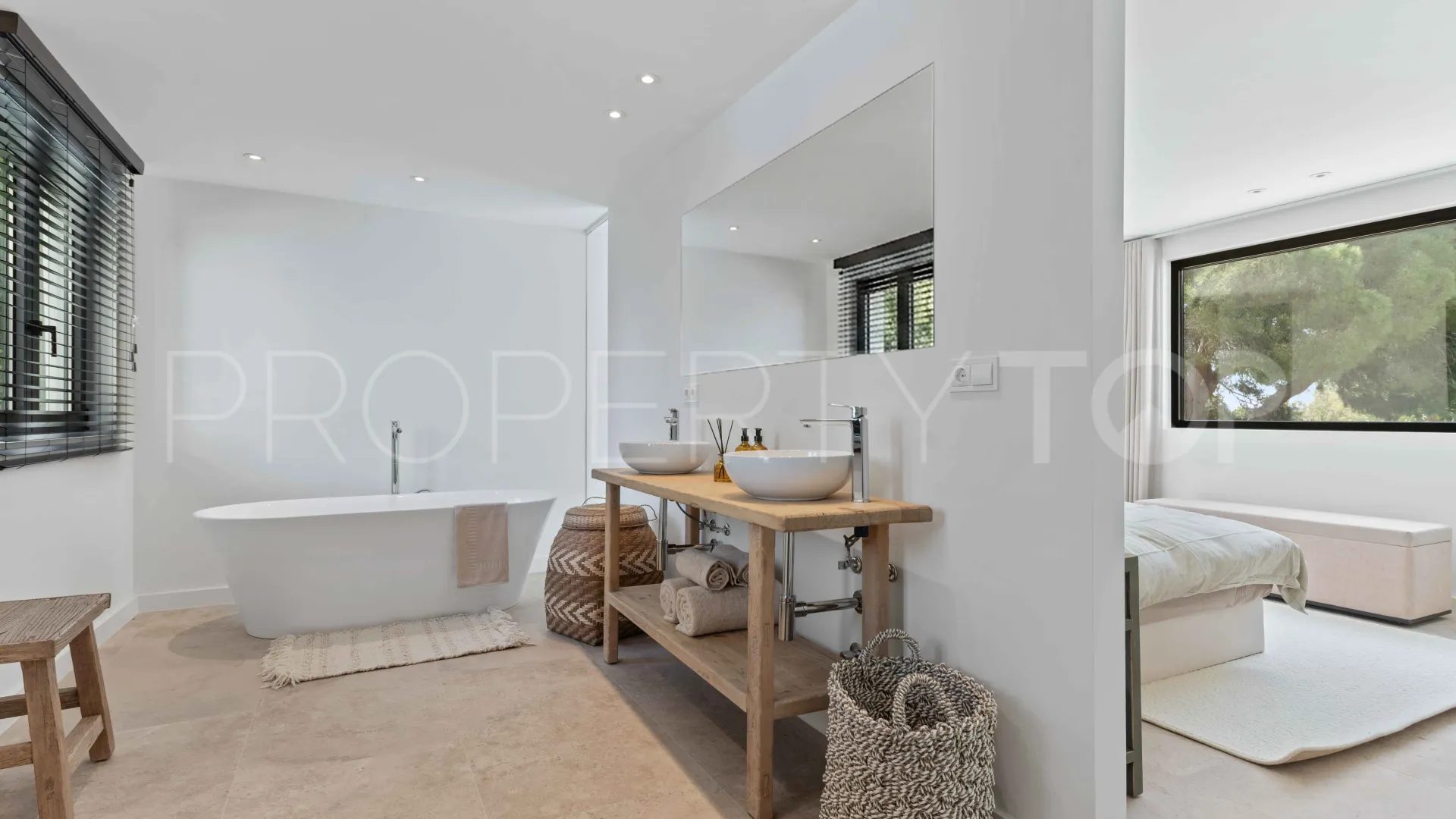 Comprar villa con 5 dormitorios en Guadalmina Baja