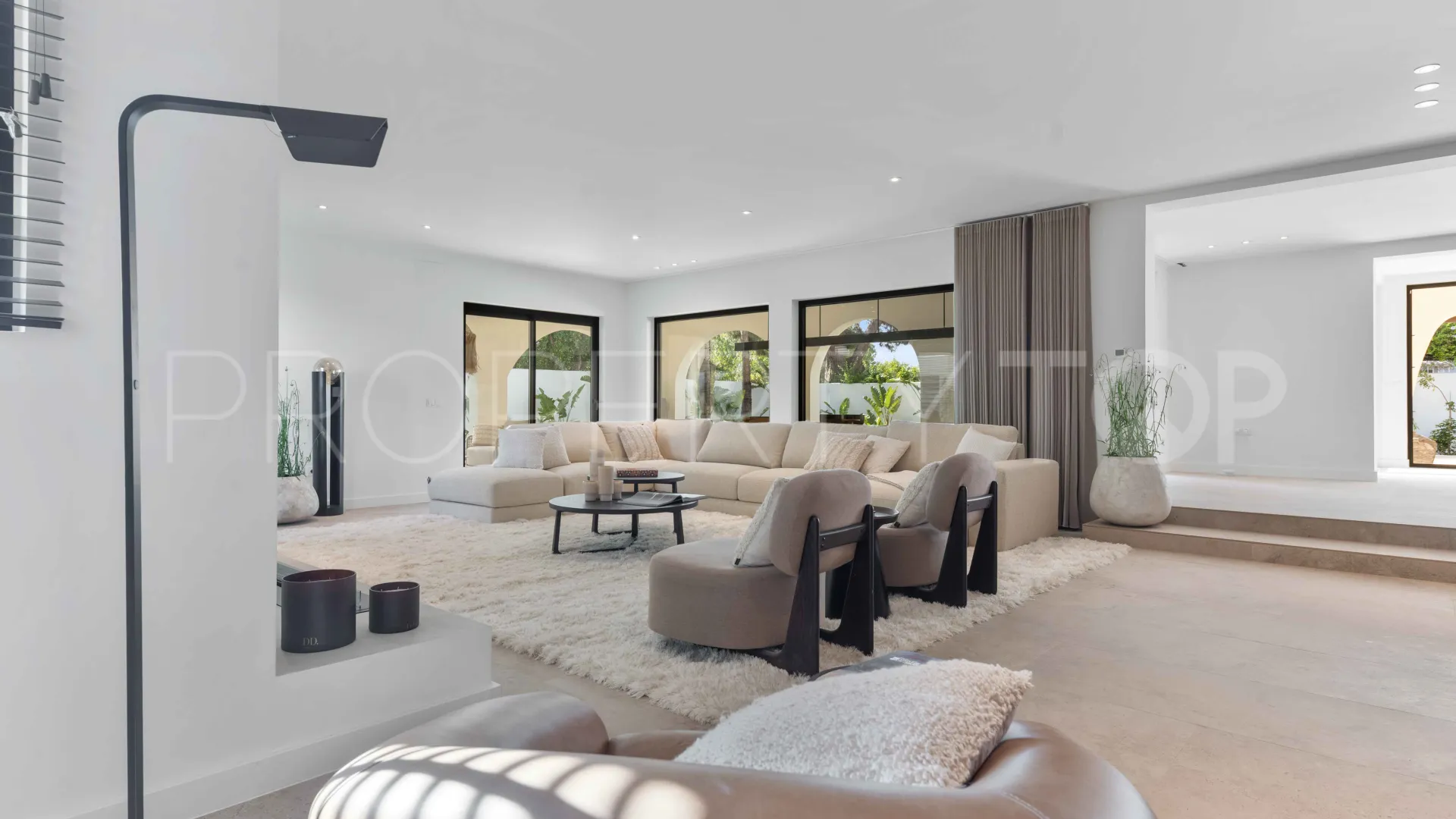 Comprar villa con 5 dormitorios en Guadalmina Baja