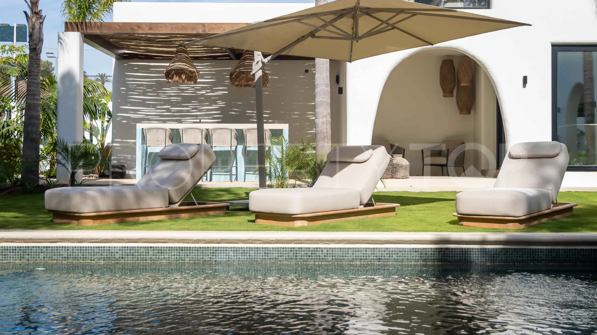 Comprar villa con 5 dormitorios en Guadalmina Baja