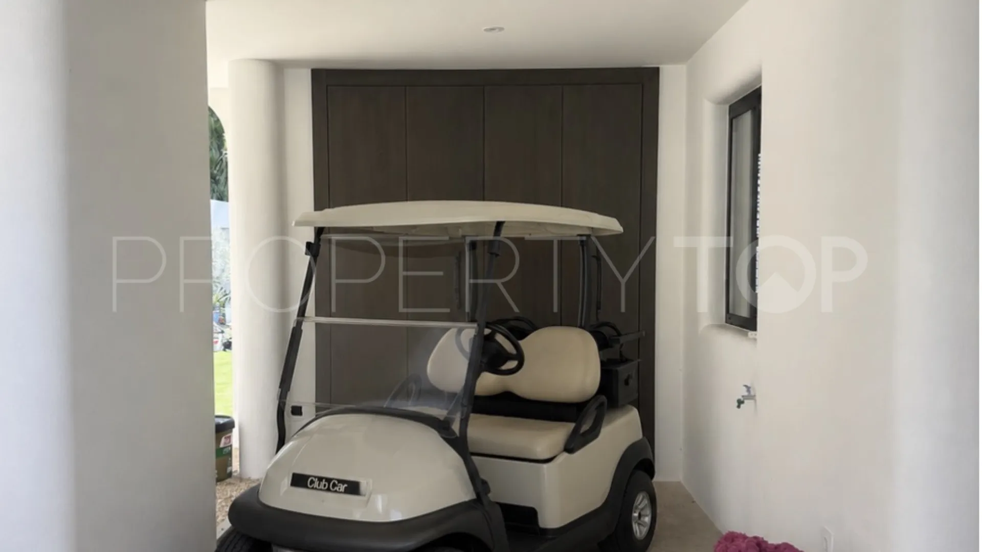 Comprar villa con 5 dormitorios en Guadalmina Baja