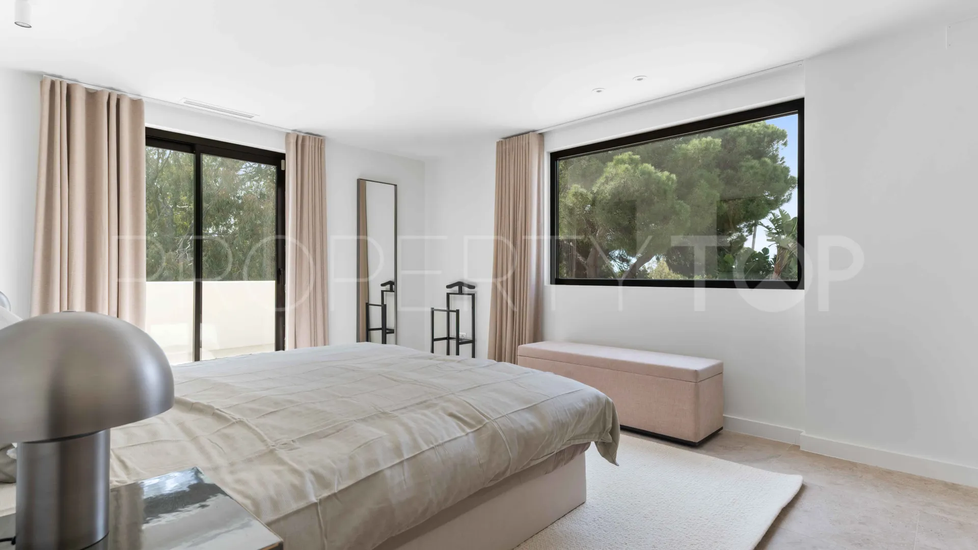 Comprar villa con 5 dormitorios en Guadalmina Baja