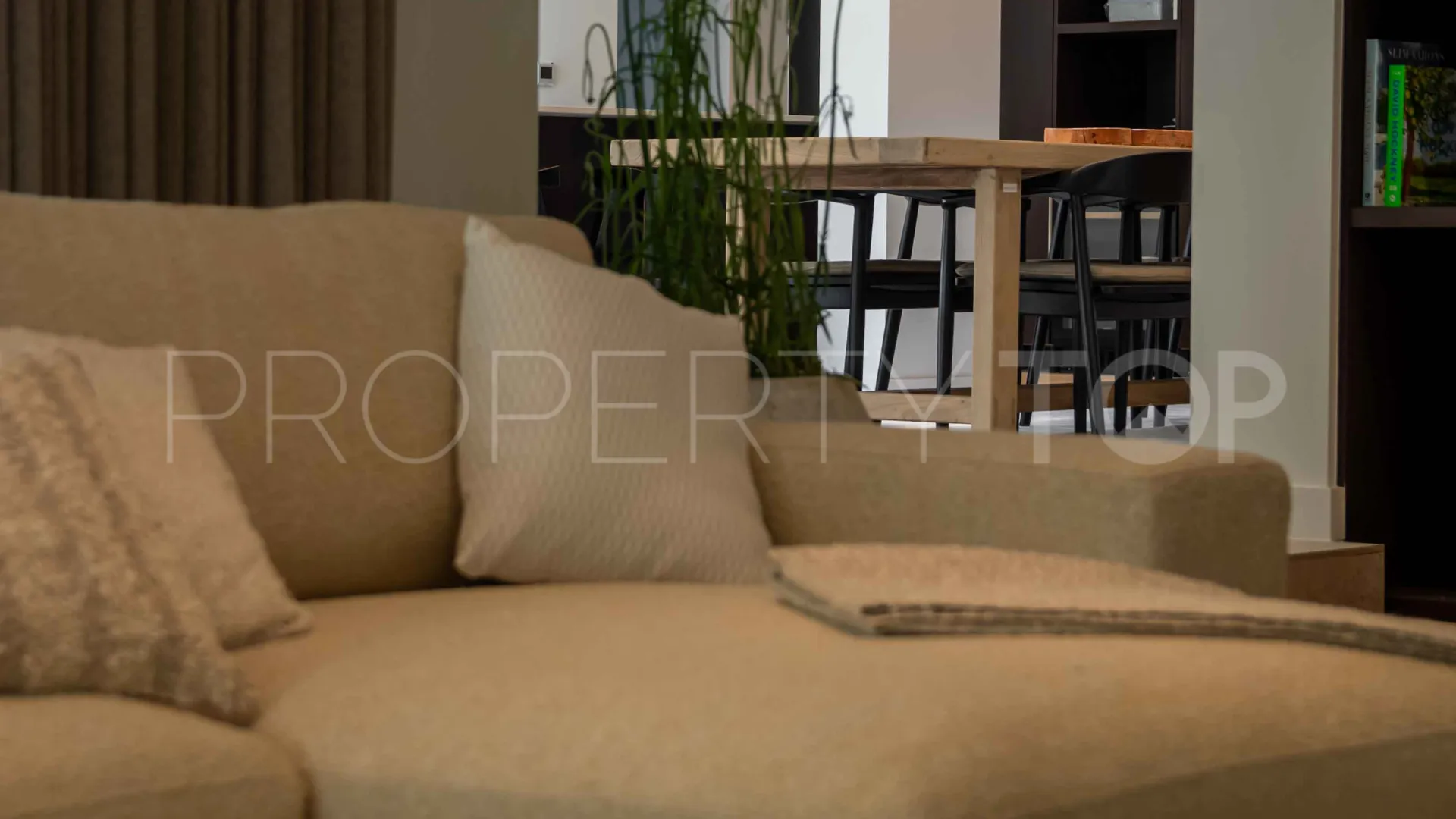 Comprar villa con 5 dormitorios en Guadalmina Baja