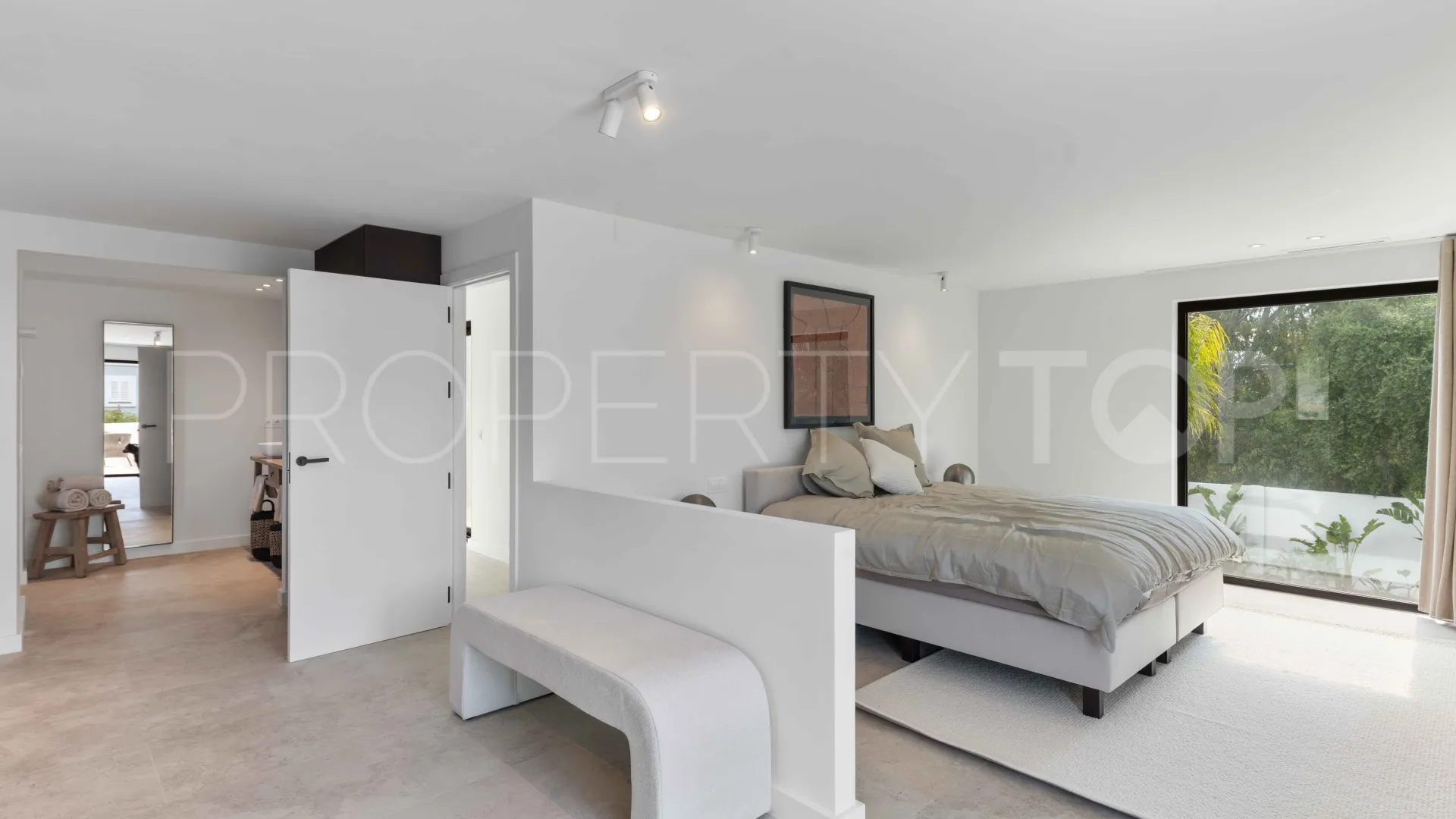 Comprar villa con 5 dormitorios en Guadalmina Baja