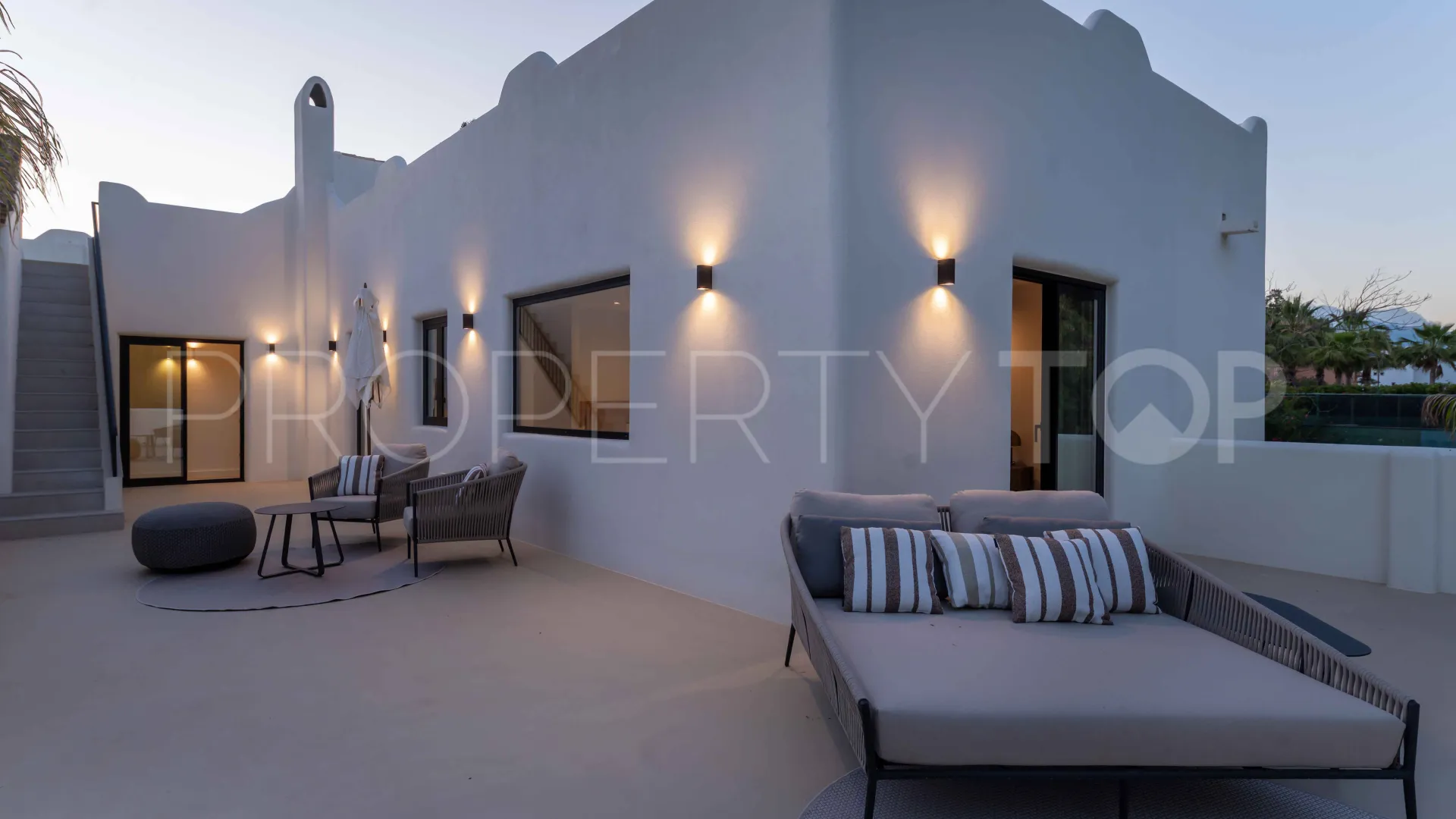 Comprar villa con 5 dormitorios en Guadalmina Baja