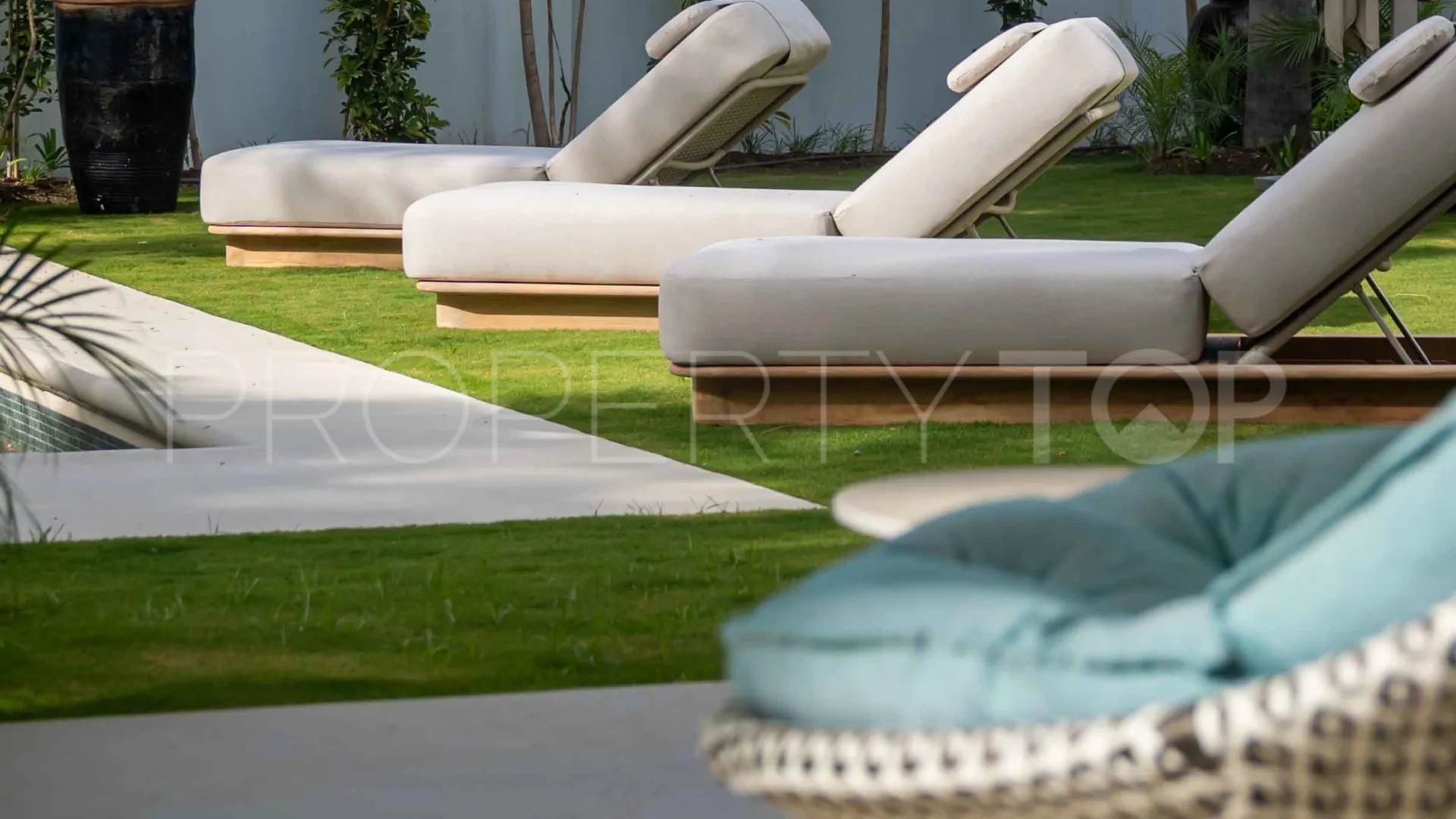 Comprar villa con 5 dormitorios en Guadalmina Baja