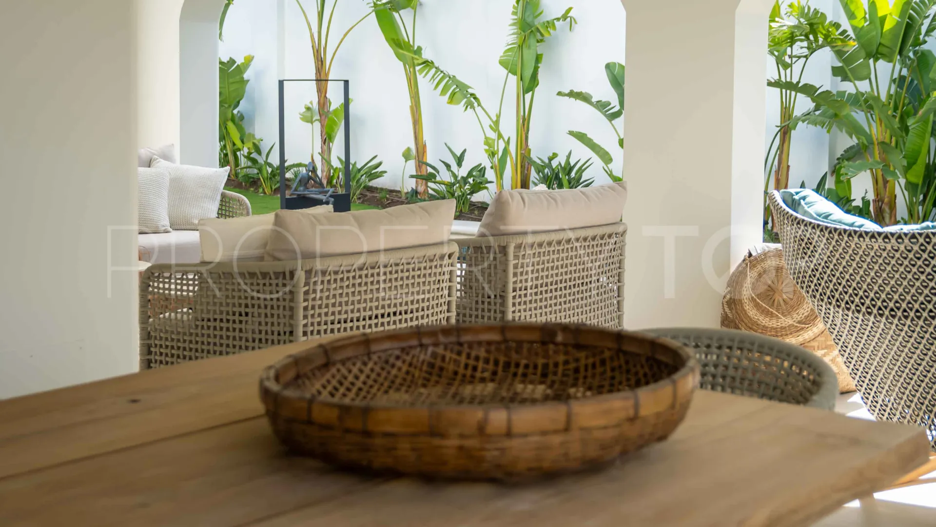 Comprar villa con 5 dormitorios en Guadalmina Baja