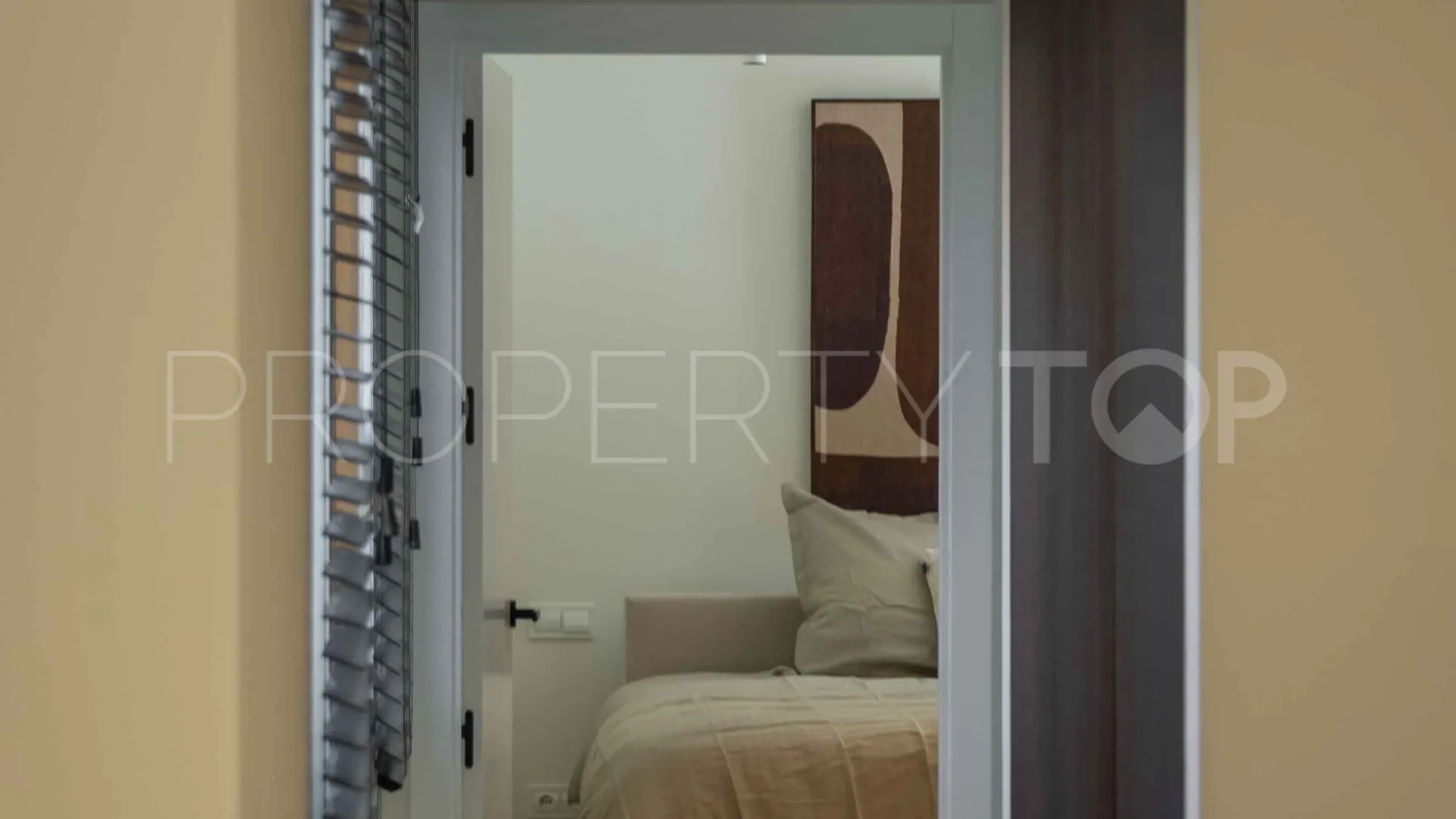 Comprar villa con 5 dormitorios en Guadalmina Baja