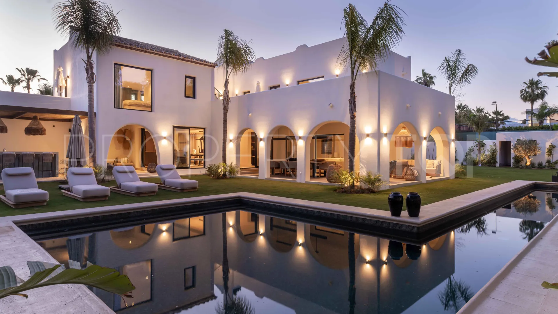 Comprar villa con 5 dormitorios en Guadalmina Baja