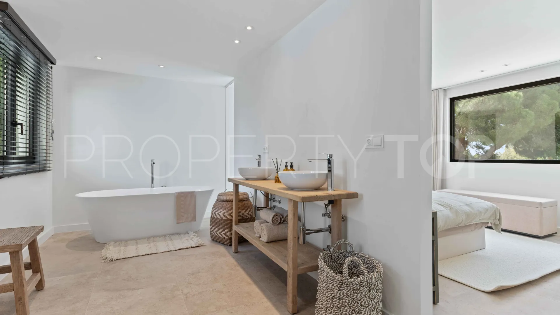 Comprar villa con 5 dormitorios en Guadalmina Baja