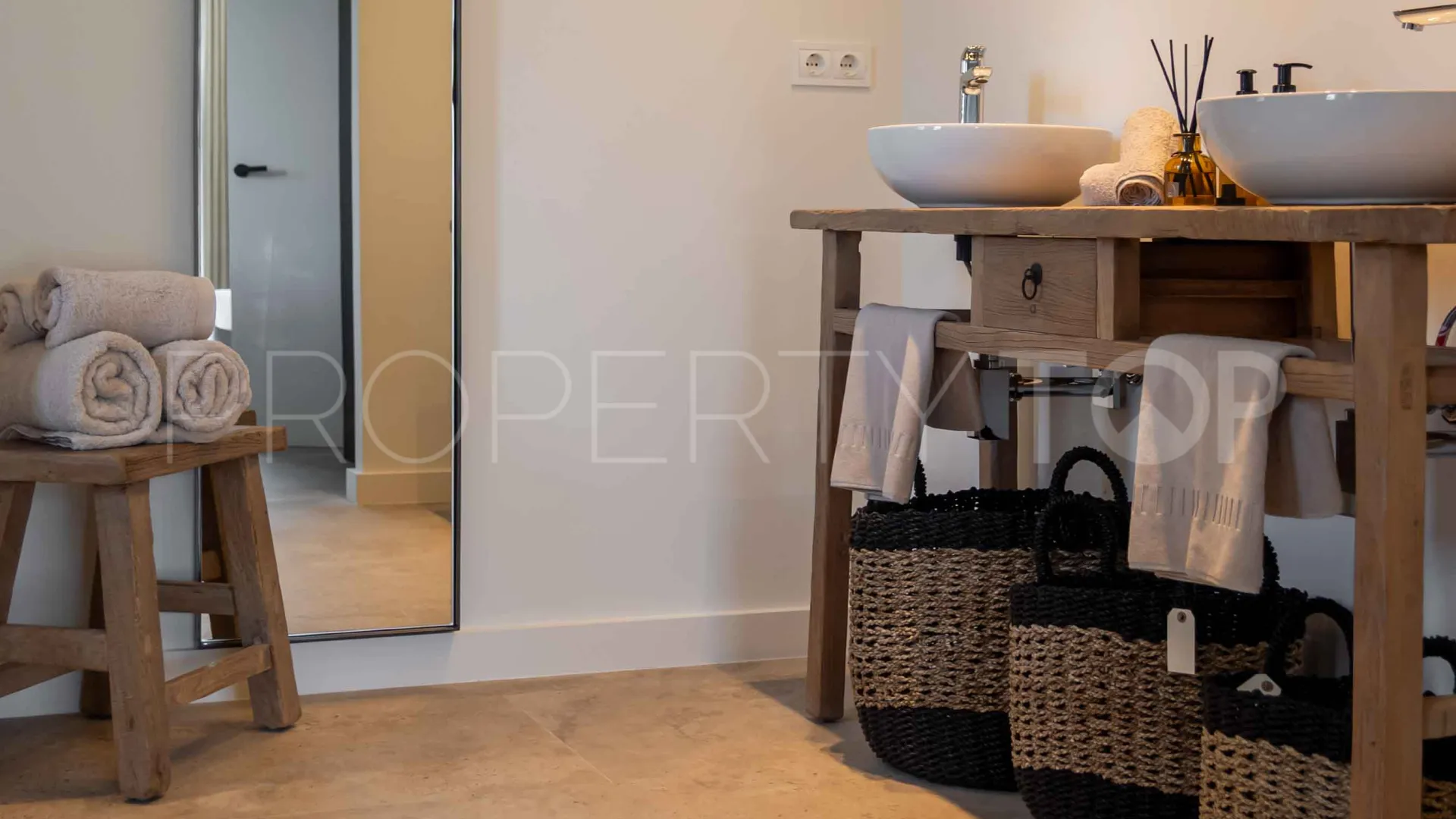 Comprar villa con 5 dormitorios en Guadalmina Baja