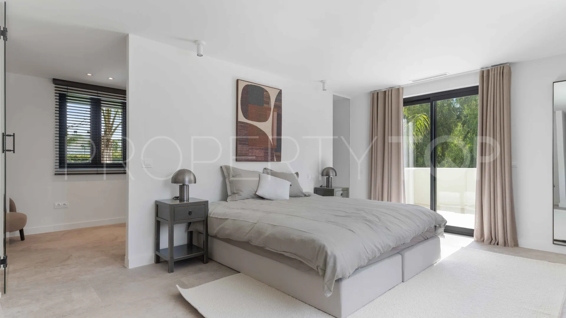 Comprar villa con 5 dormitorios en Guadalmina Baja
