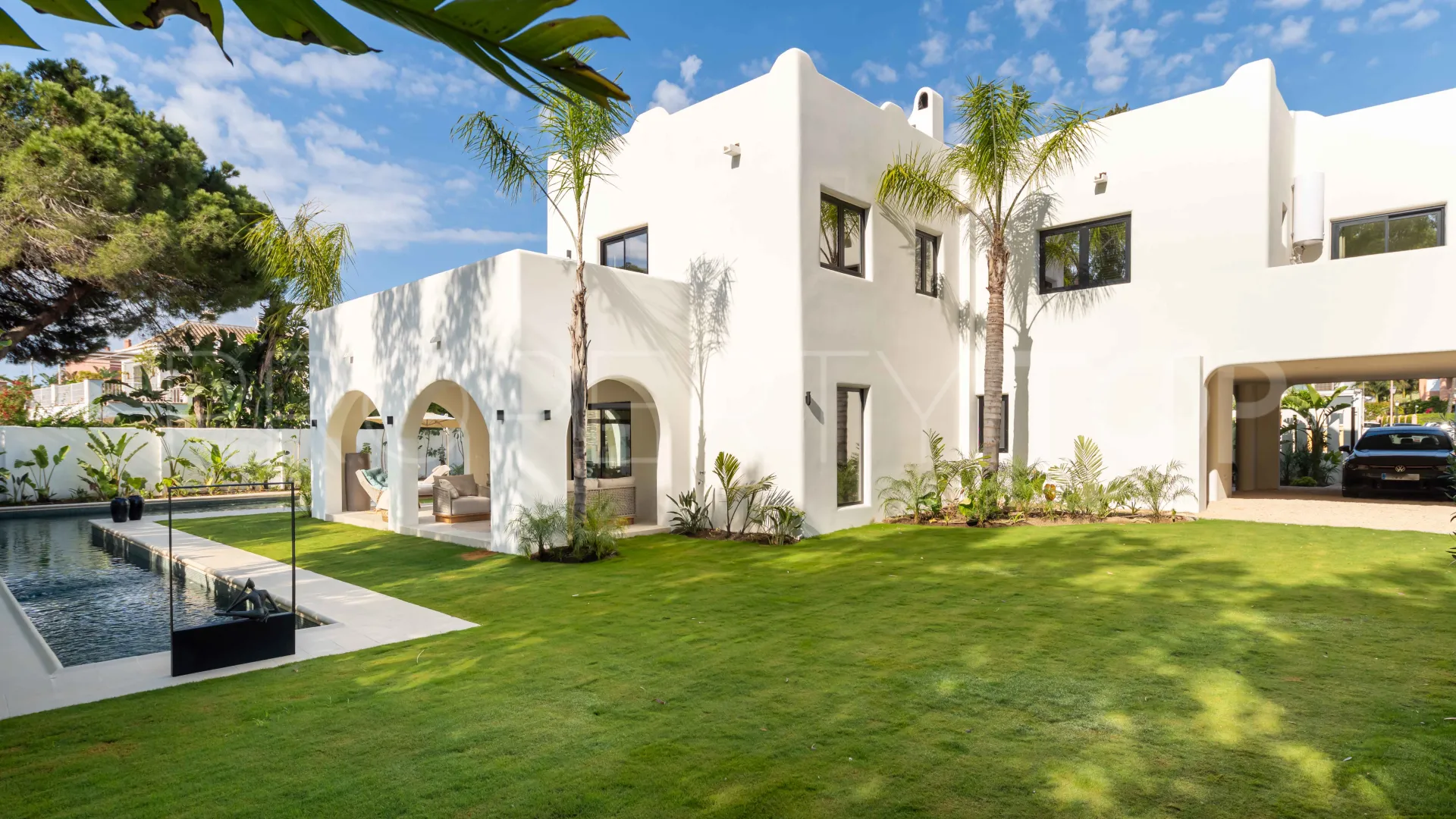 Comprar villa con 5 dormitorios en Guadalmina Baja