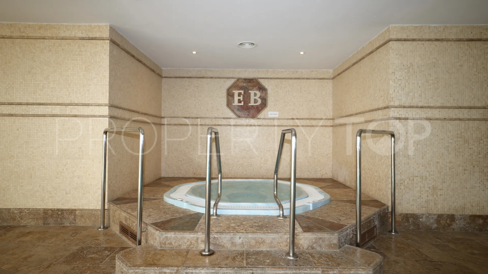 Apartamento en venta con 2 dormitorios en El Embrujo Banús