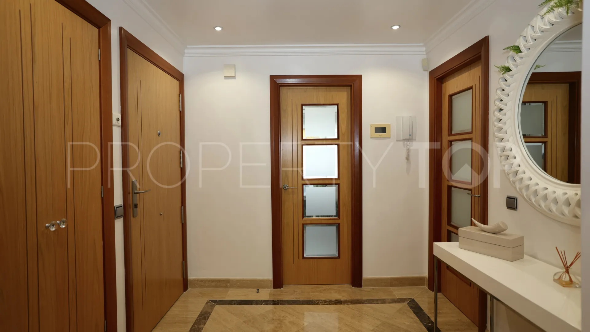 Apartamento en venta con 2 dormitorios en El Embrujo Banús