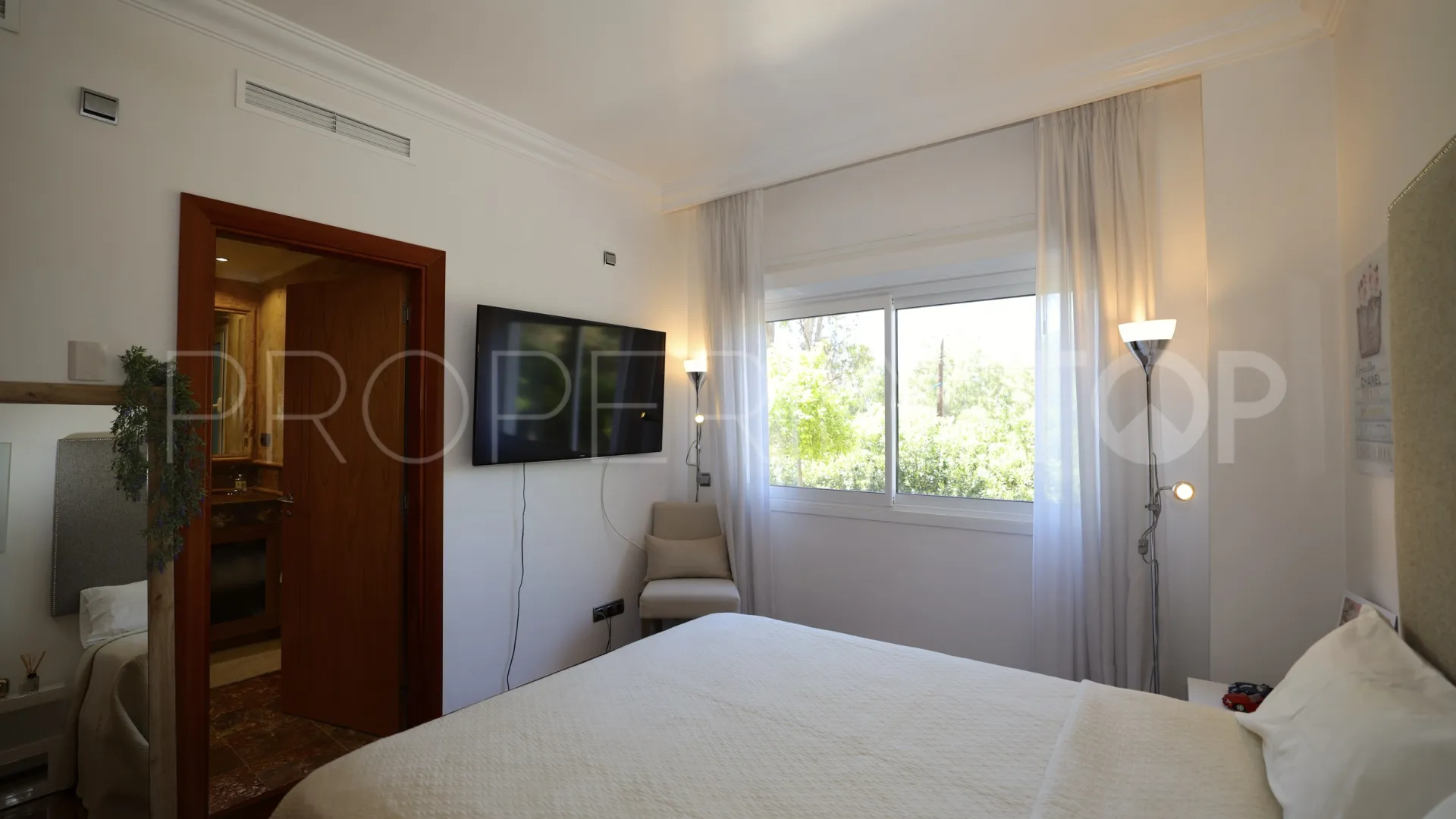 Apartamento en venta con 2 dormitorios en El Embrujo Banús