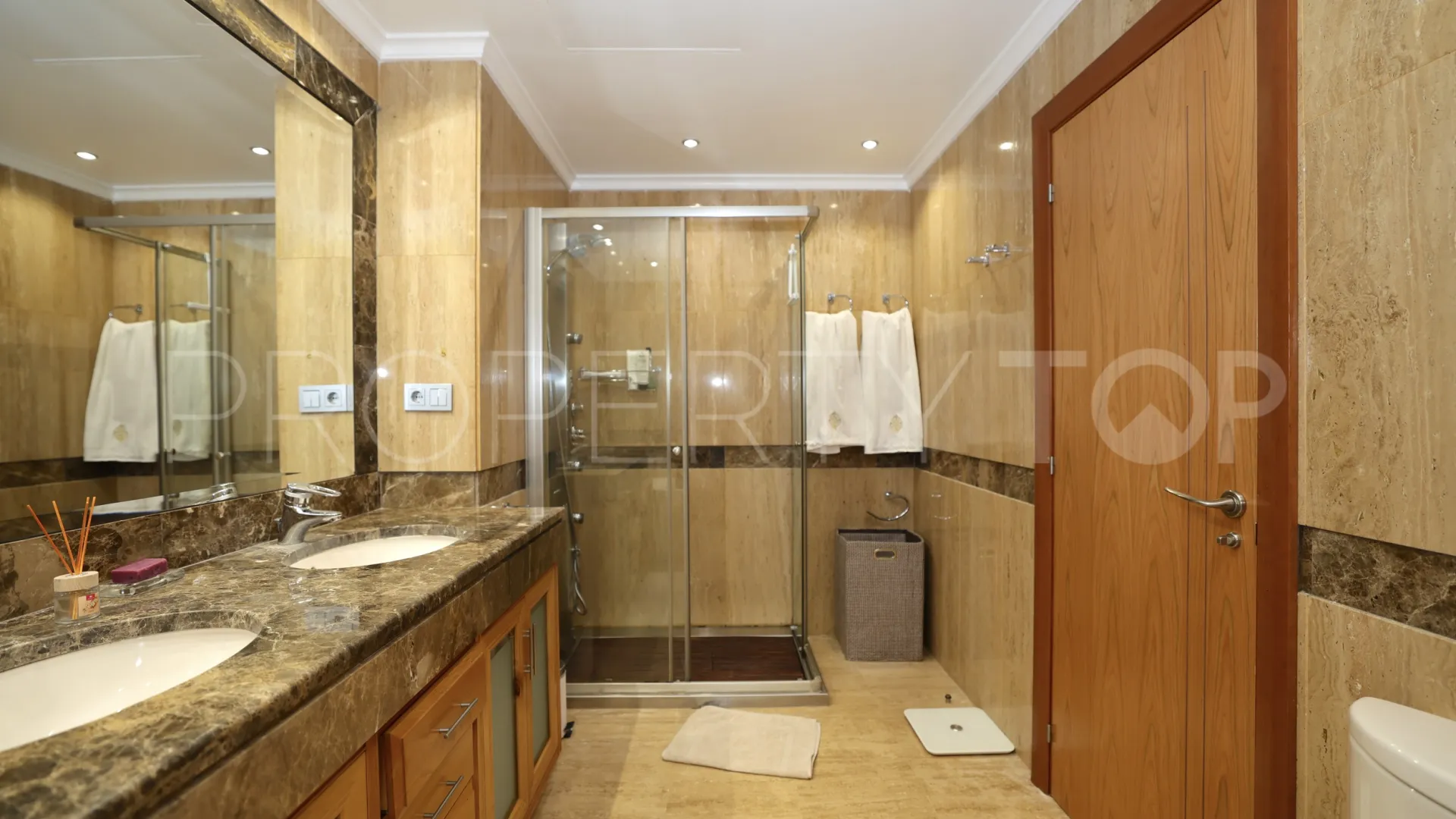 Apartamento en venta con 2 dormitorios en El Embrujo Banús