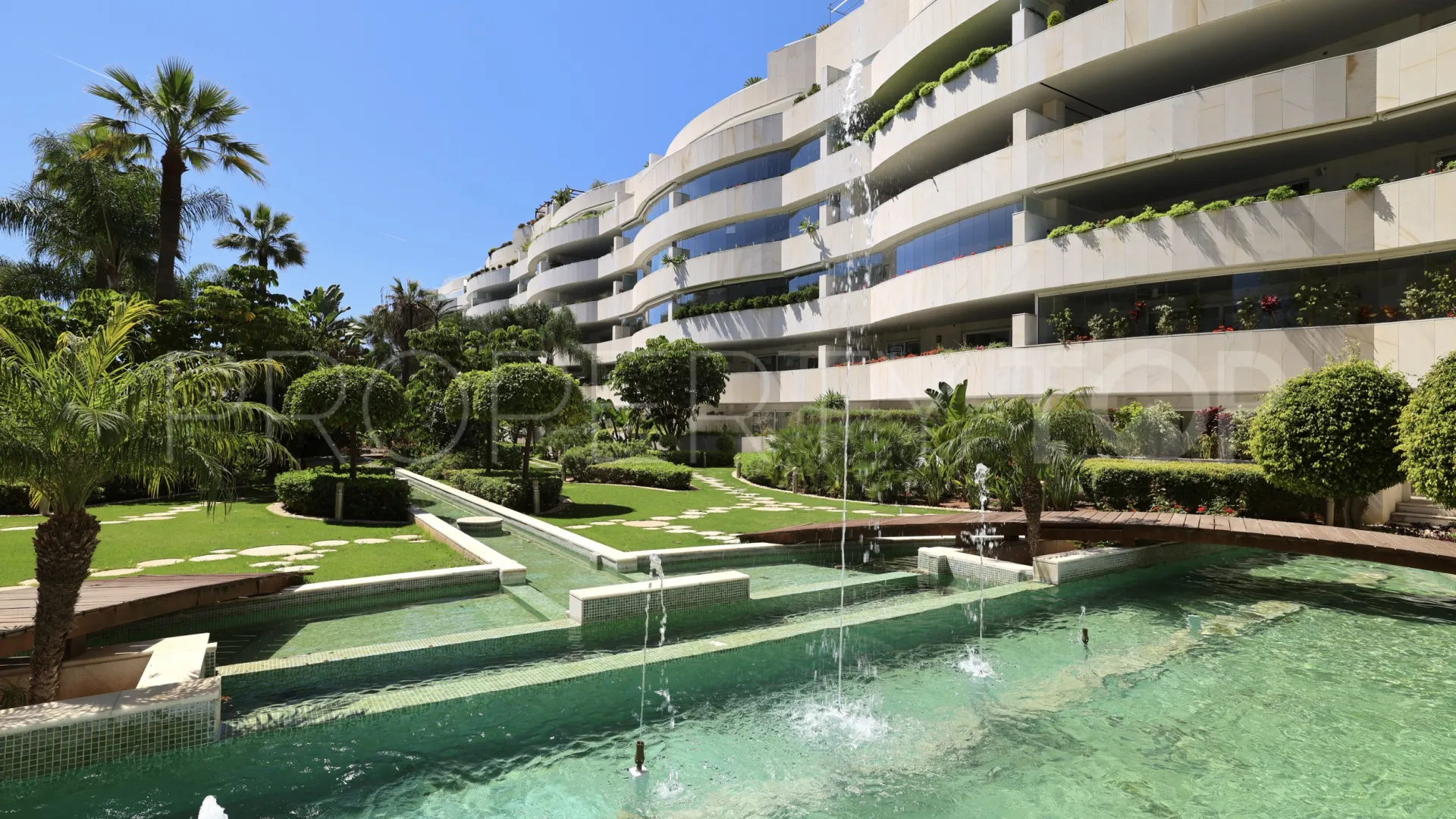 Apartamento en venta con 2 dormitorios en El Embrujo Banús