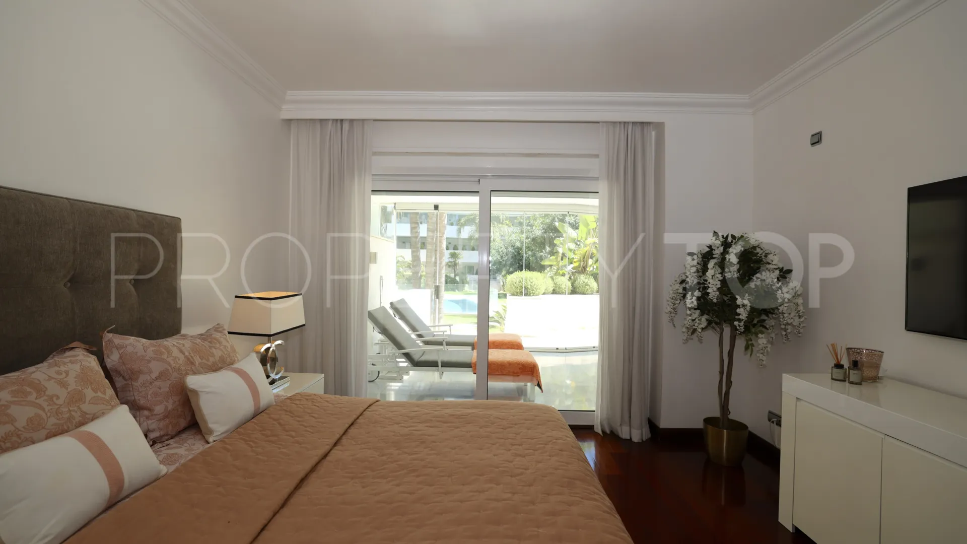 Apartamento en venta con 2 dormitorios en El Embrujo Banús