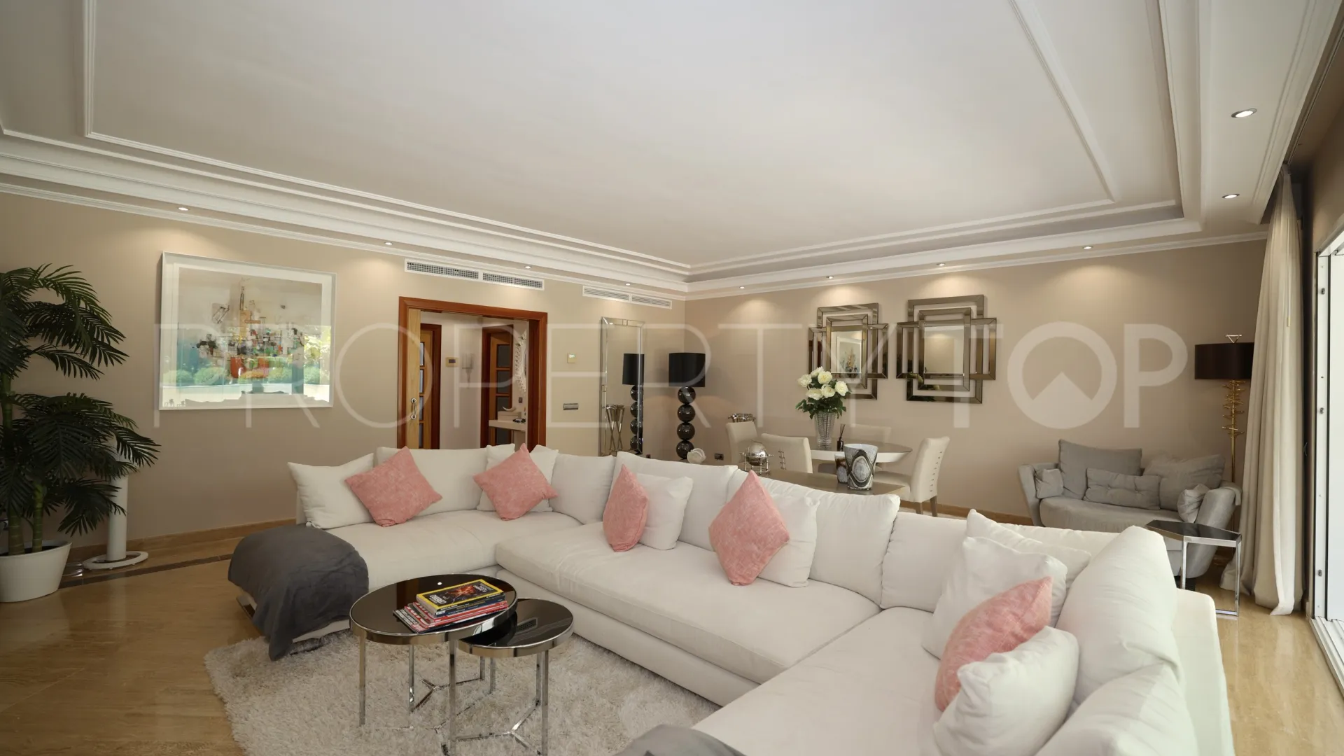 Apartamento en venta con 2 dormitorios en El Embrujo Banús