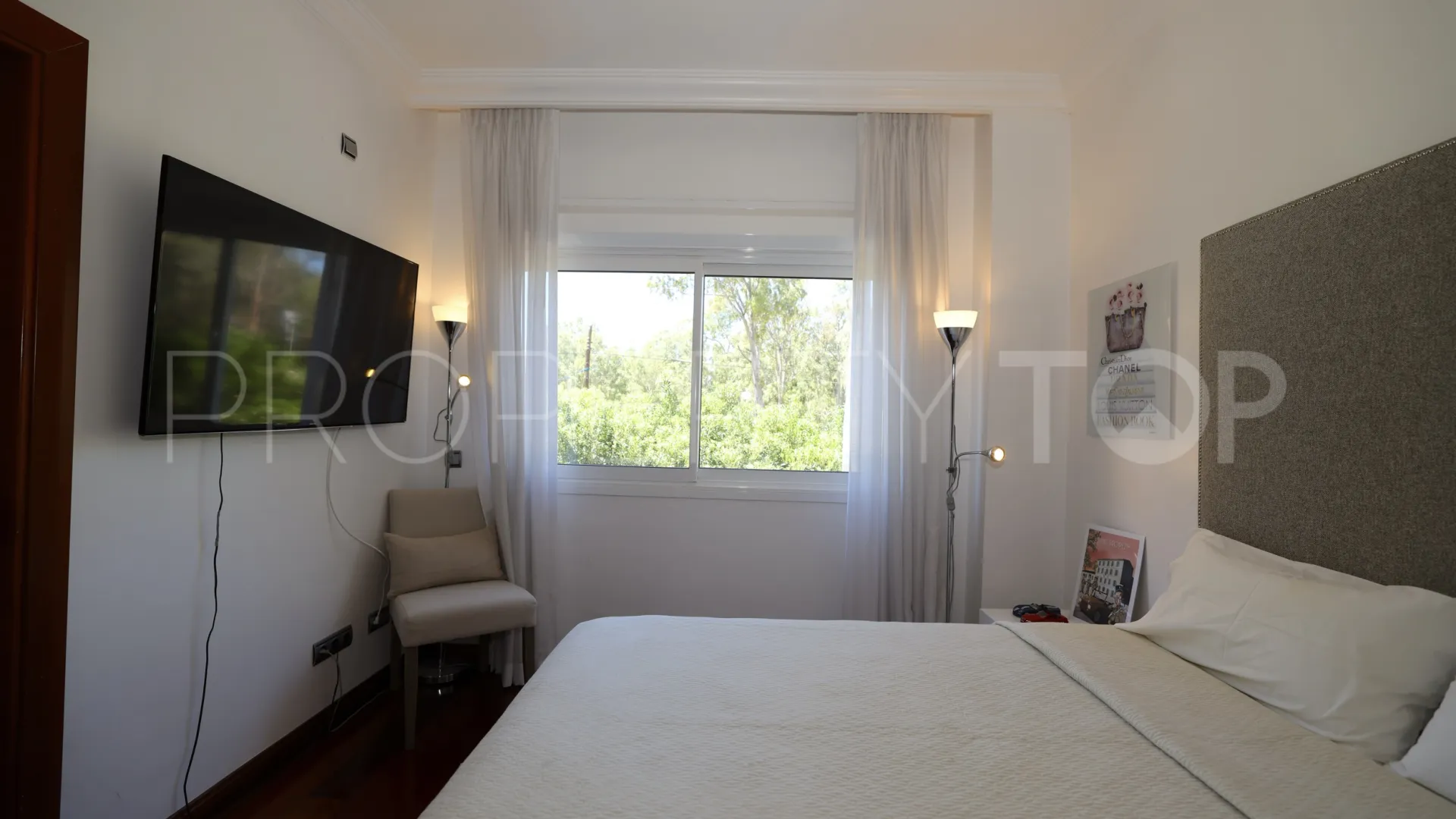 Apartamento en venta con 2 dormitorios en El Embrujo Banús