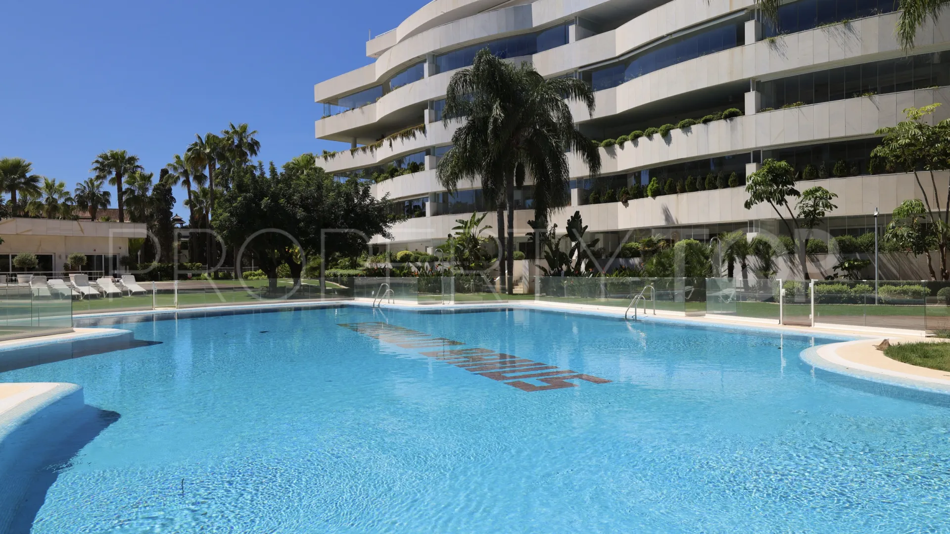 Apartamento en venta con 2 dormitorios en El Embrujo Banús
