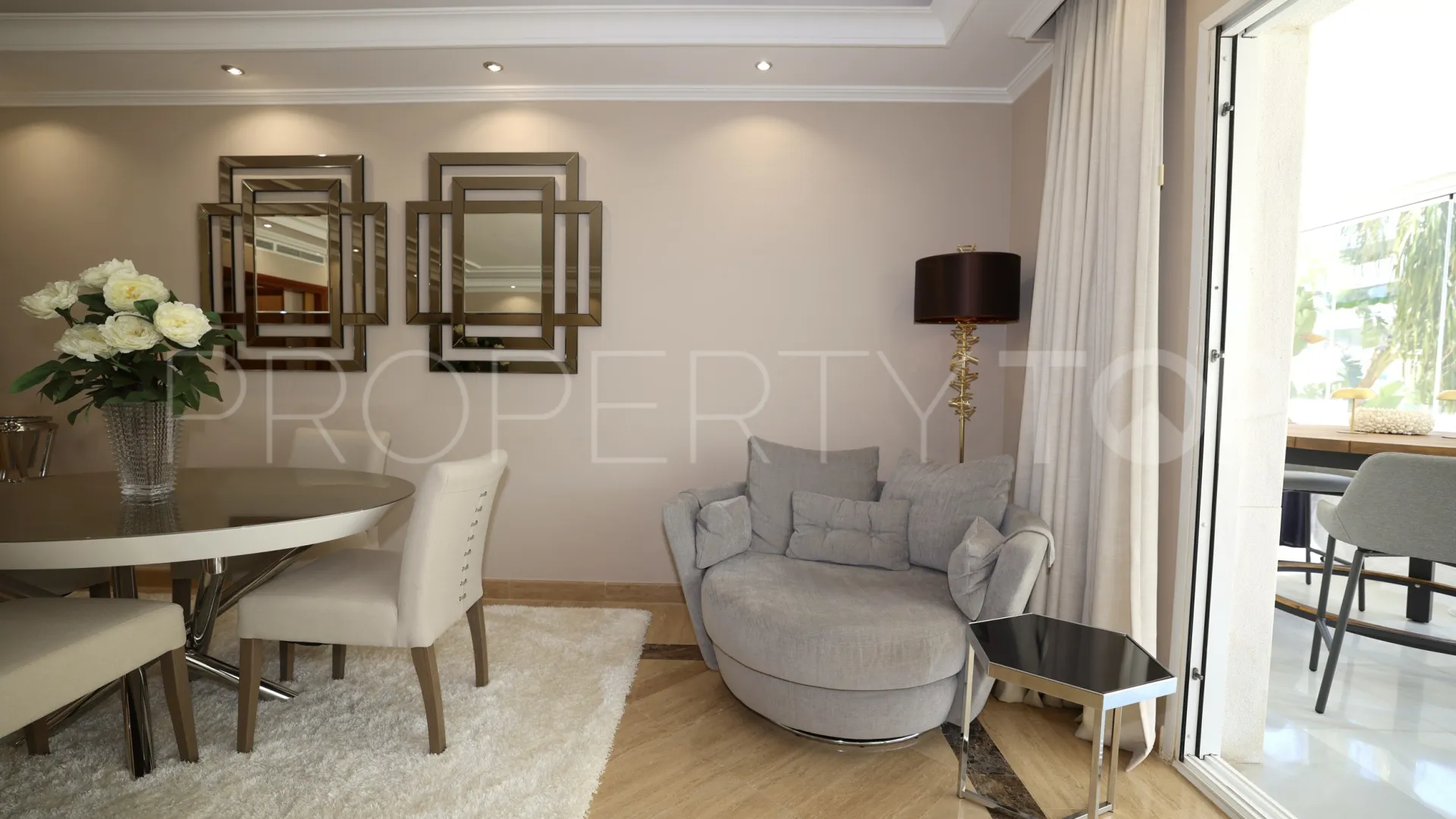 Apartamento en venta con 2 dormitorios en El Embrujo Banús