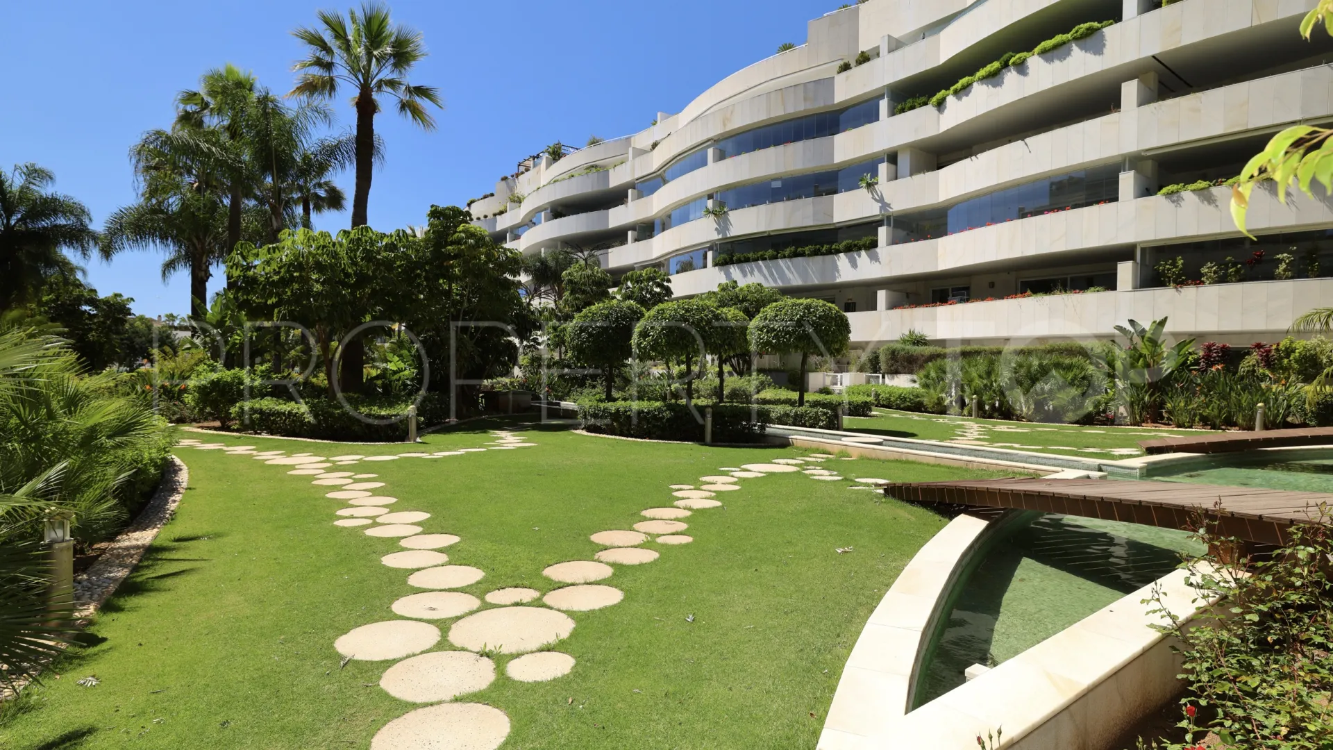 Apartamento en venta con 2 dormitorios en El Embrujo Banús