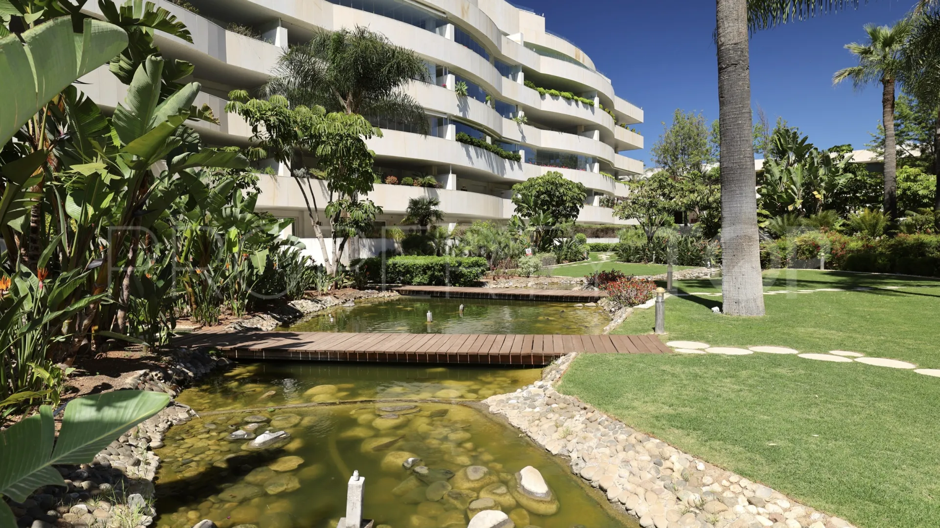 Apartamento en venta con 2 dormitorios en El Embrujo Banús