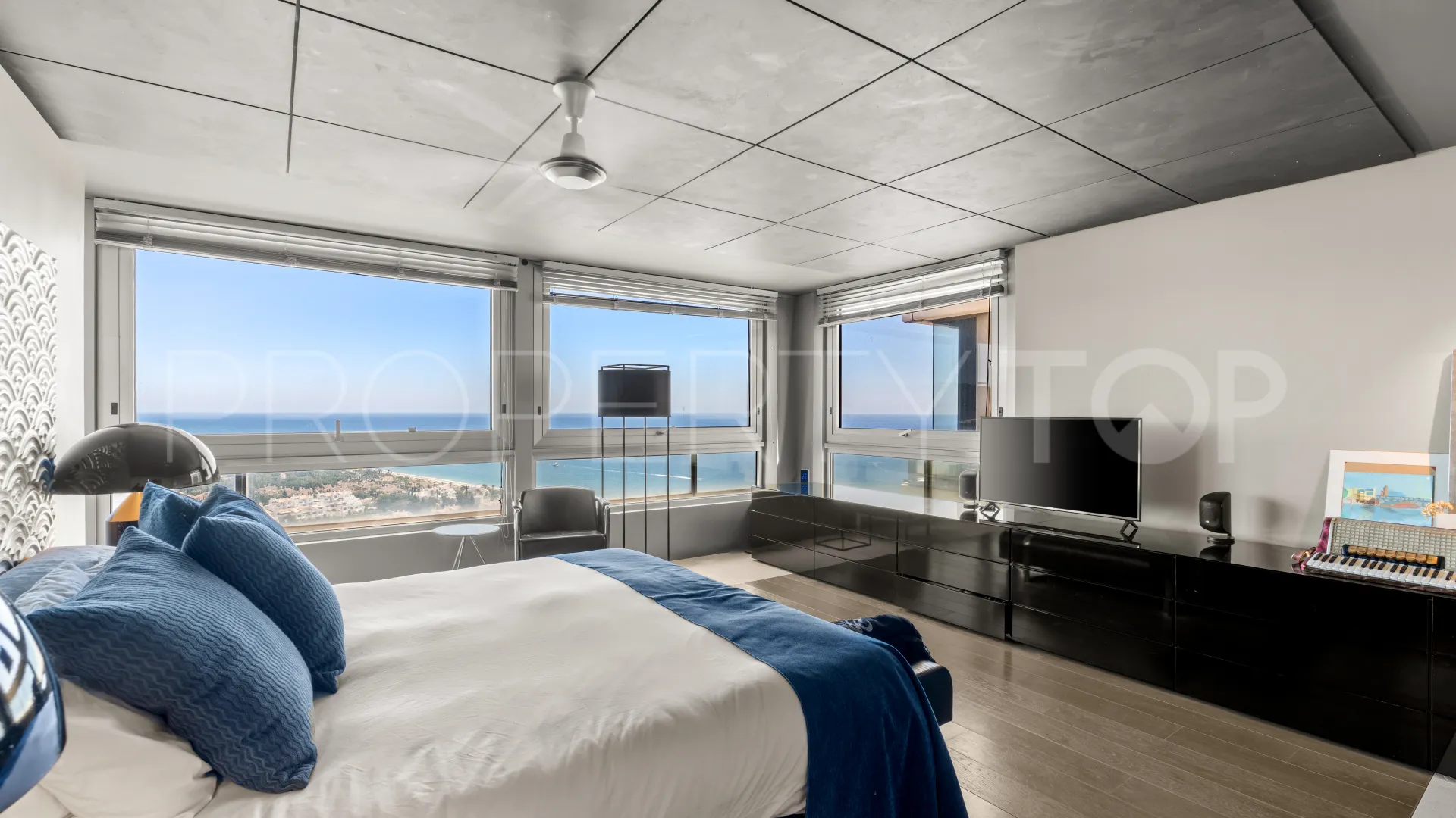 6 bedrooms Rio Real penthouse for sale