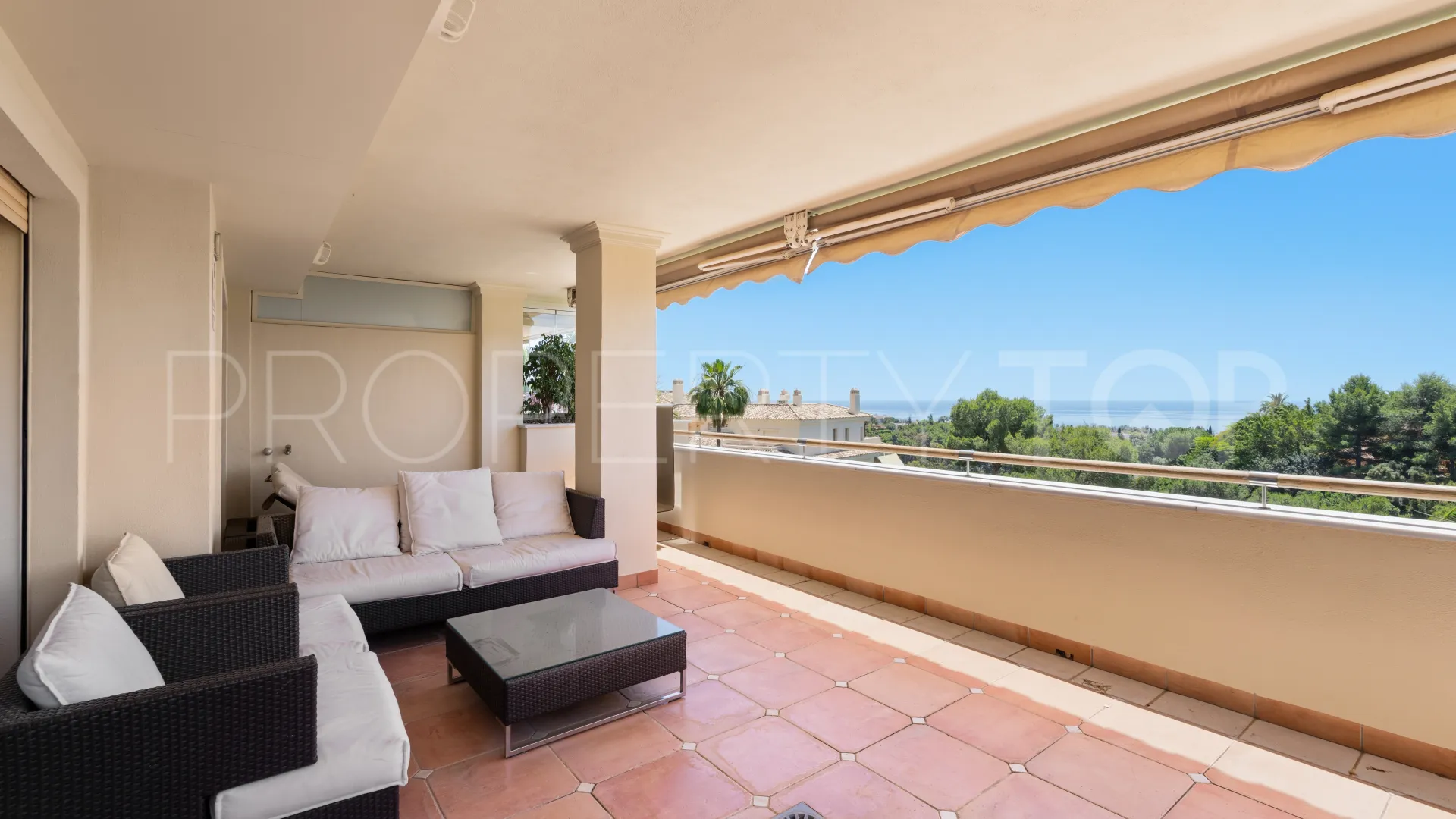 Comprar apartamento con 3 dormitorios en Balcones de Sierra Blanca